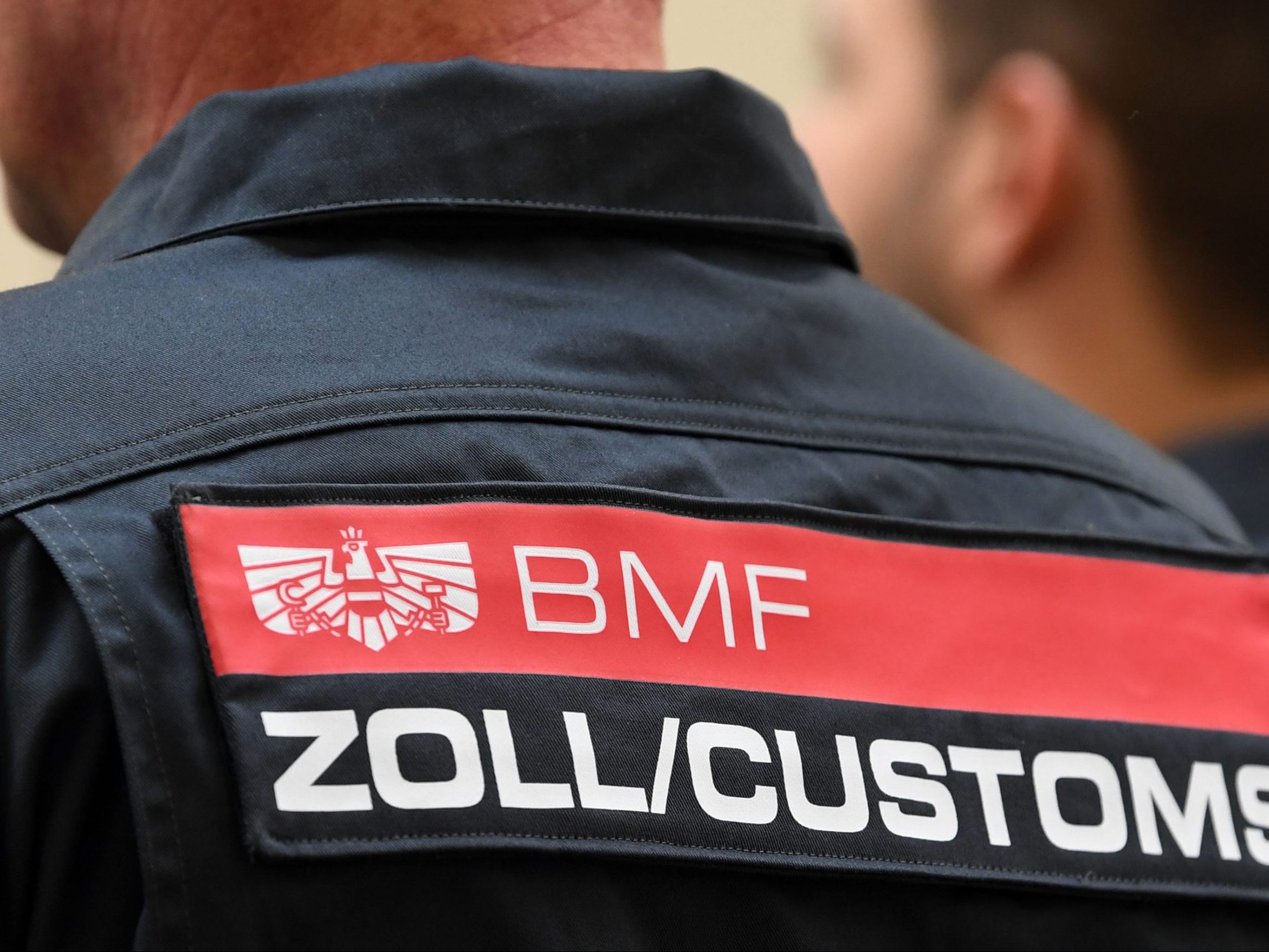 Der Zoll führt regelmäßig mobile Schwerpunkteinsätze durch, um illegale Feuerwerkskörper aus dem Verkehr zu ziehen.