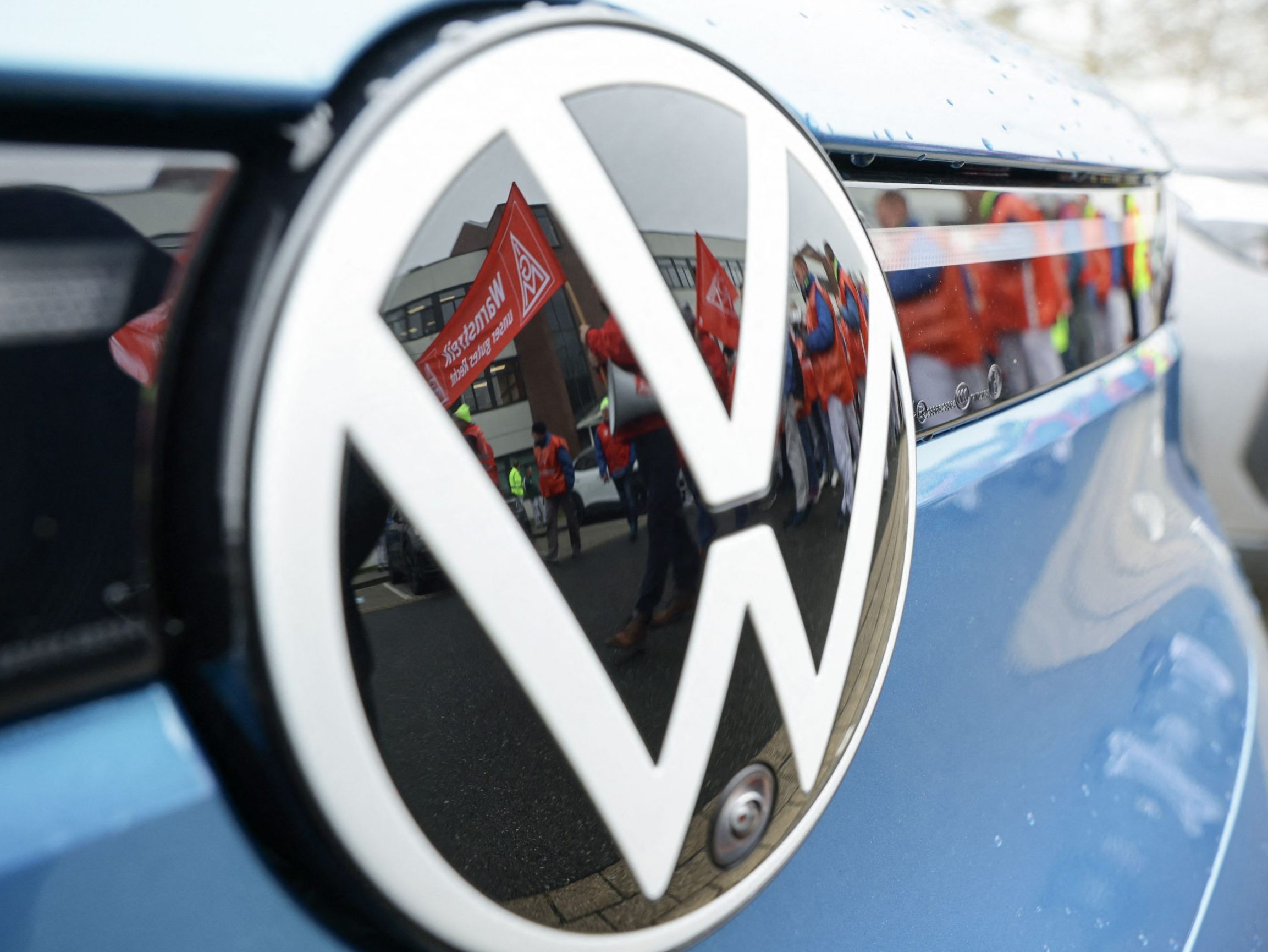 Warnstreiks in allen VW-Werken Deutschlands ab Montag. Warnstreiks in allen VW-Werken Deutschlands ab Montag.