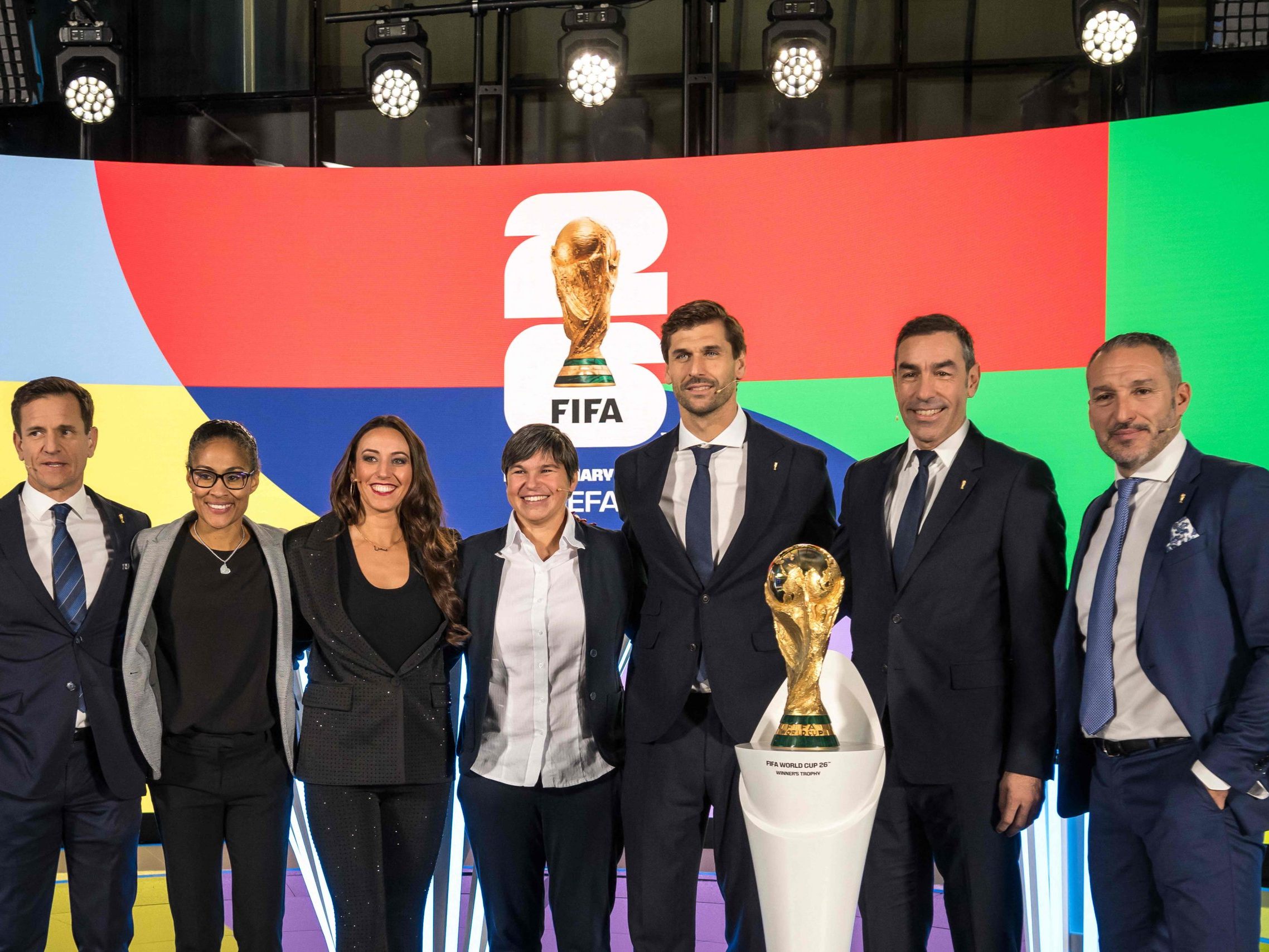 Semra Hunter glänzte als Moderatorin der WM-Quali-Auslosung und ist eine etablierte Fußball-Journalistin. Semra Hunter glänzte als Moderatorin der WM-Quali-Auslosung und ist eine etablierte Fußball-Journalistin.