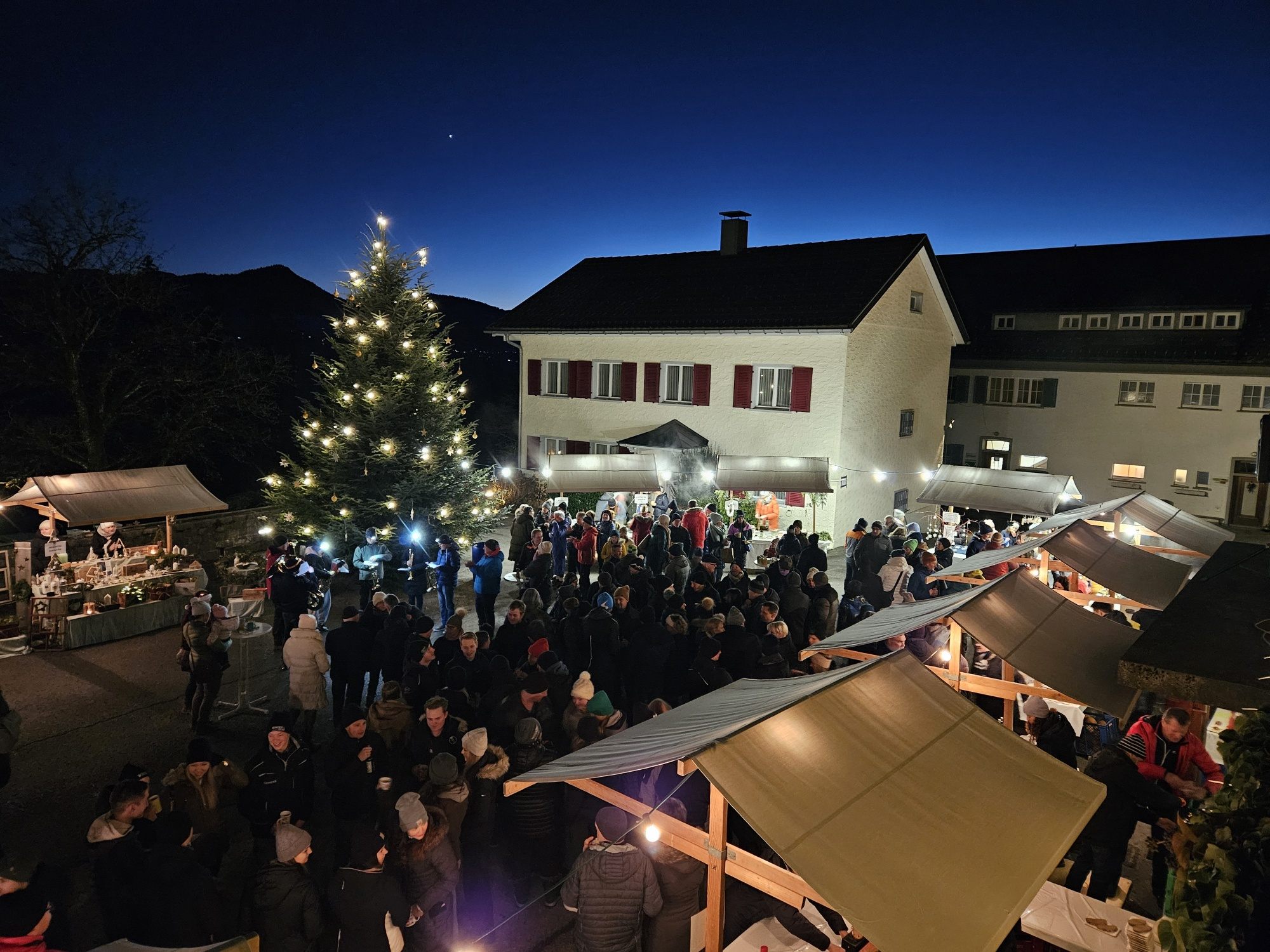 Stimmungsvoller Adventmarkt in Doren