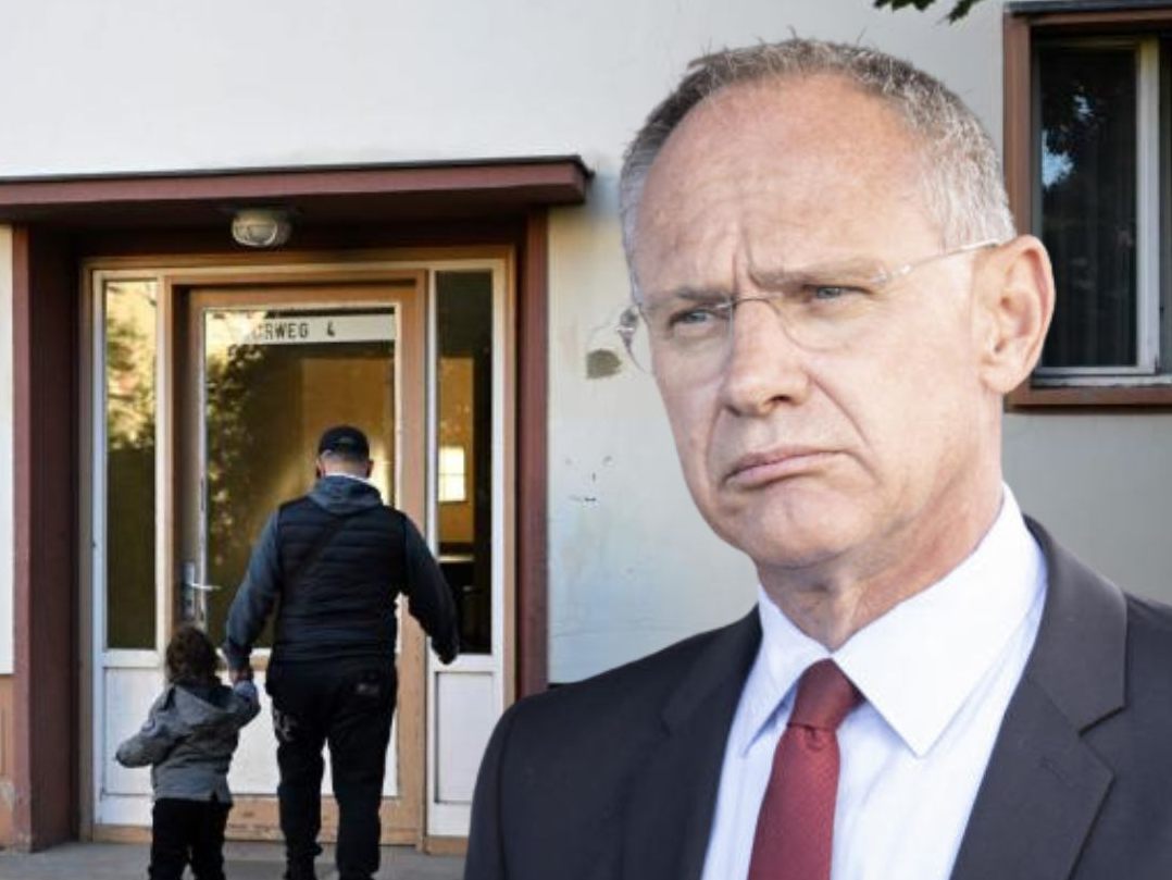 Betroffen von dem Stopp sind laut Innenministerium rund 7.300 offene Verfahren in erster Instanz. Betroffen von dem Stopp sind laut Innenministerium rund 7.300 offene Verfahren in erster Instanz.