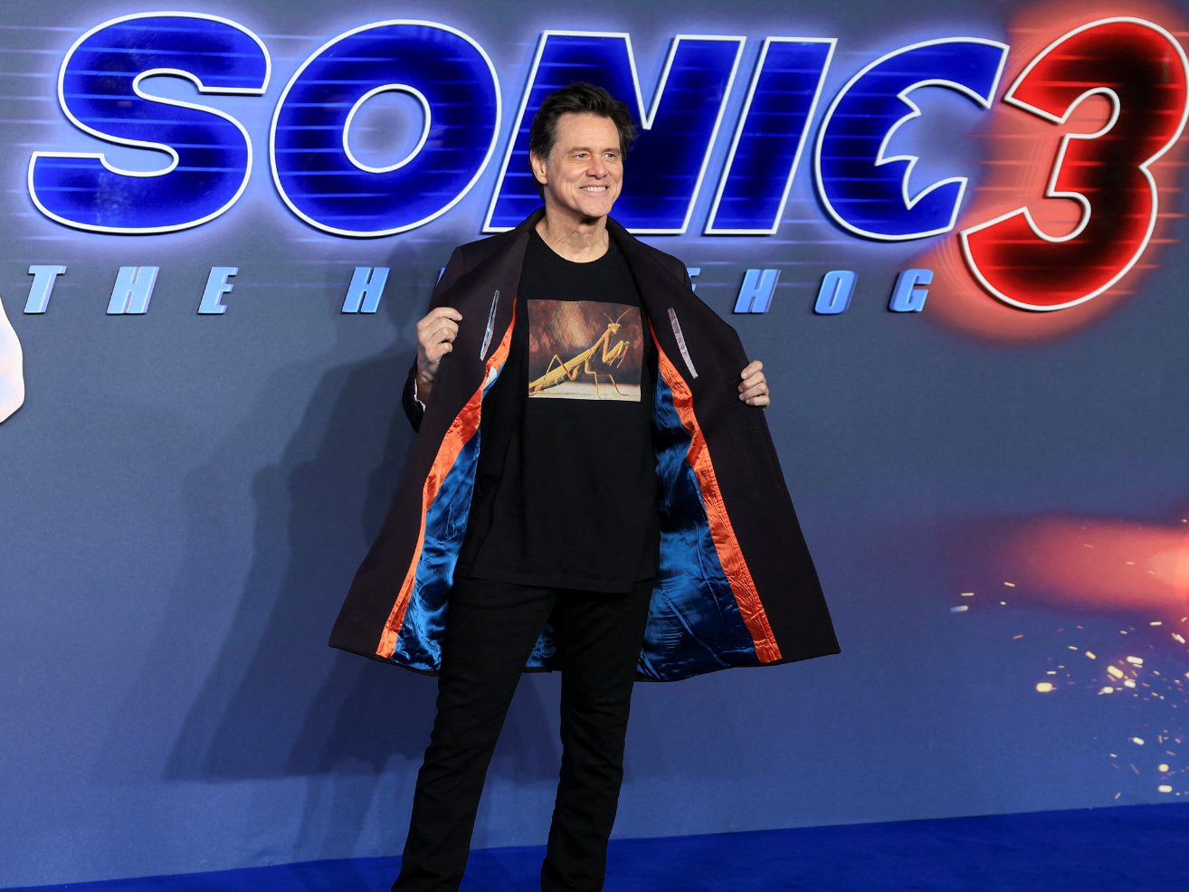 Jim Carrey kehrt trotz Rückzugsplänen in „Sonic the Hedgehog 3“ zurück und scherzt, er brauche das Geld nach ausgiebigen Einkäufen. Jim Carrey kehrt trotz Rückzugsplänen in „Sonic the Hedgehog 3“ zurück und scherzt, er brauche das Geld nach ausgiebigen Einkäufen.