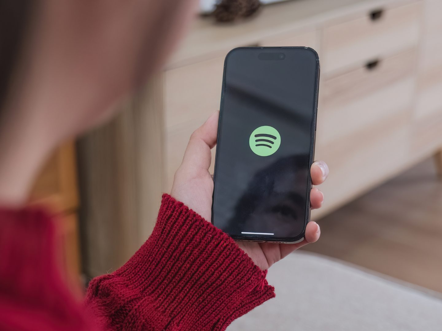 Große Gewinne für einige, Verluste für andere: Spotifys Lizenzsystem im Wandel. Große Gewinne für einige, Verluste für andere: Spotifys Lizenzsystem im Wandel.