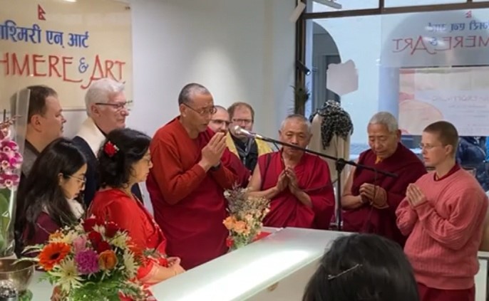 Mantra Gebet von 5 buddhistischen Mönchen vom Letzehof Geshe Tenzin Pende, Gen Nyima, Gen Tsering, Gen Vlad, Ines