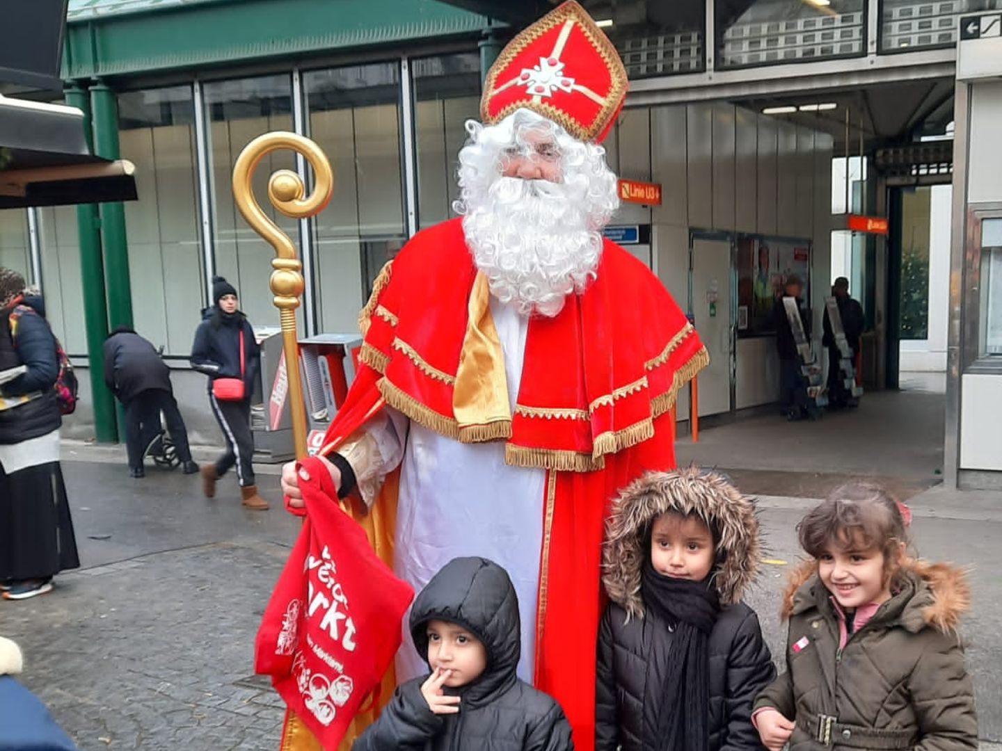 Der Nikolaus schaut wieder auf den Wiener Märkten vorbei.