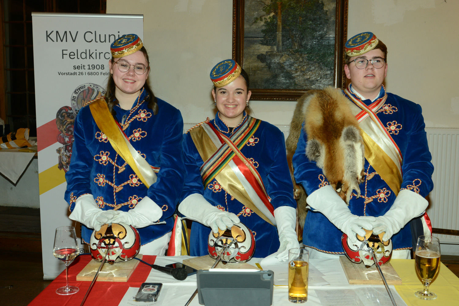 Das Kommerspräsidium (vlnr) Marie Hammerer, Sophia Stieger, Jakob Hammerer