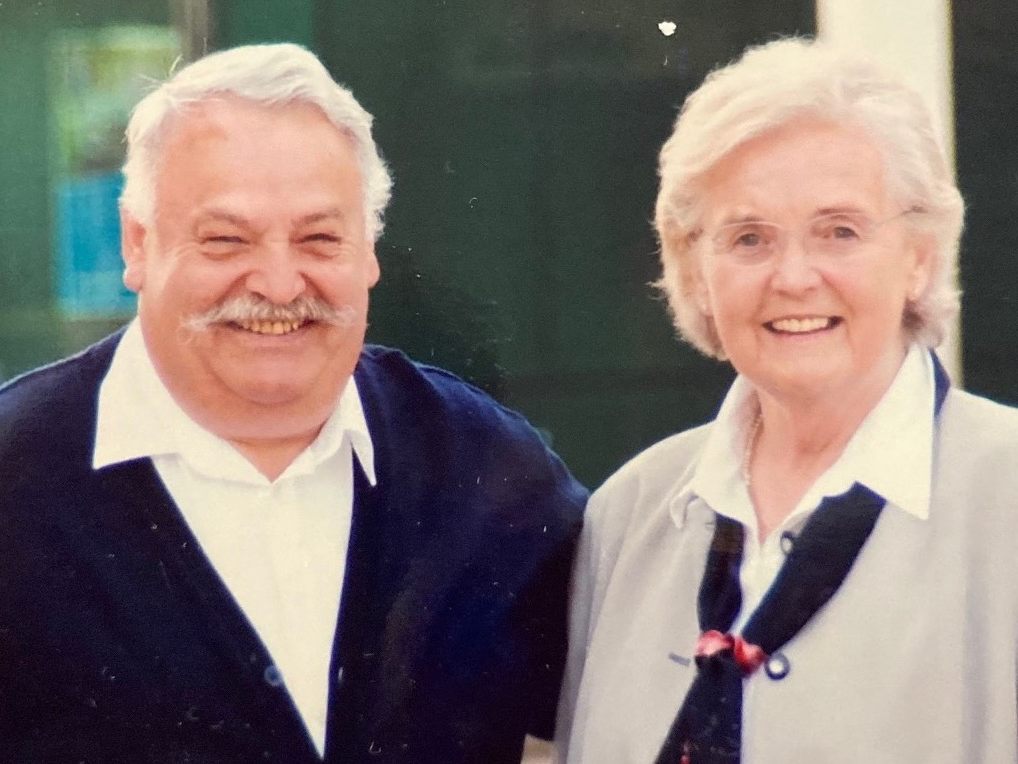 Gemeinsam meistern Trudi und Peter den Alltag. Gemeinsam meistern Trudi und Peter den Alltag.