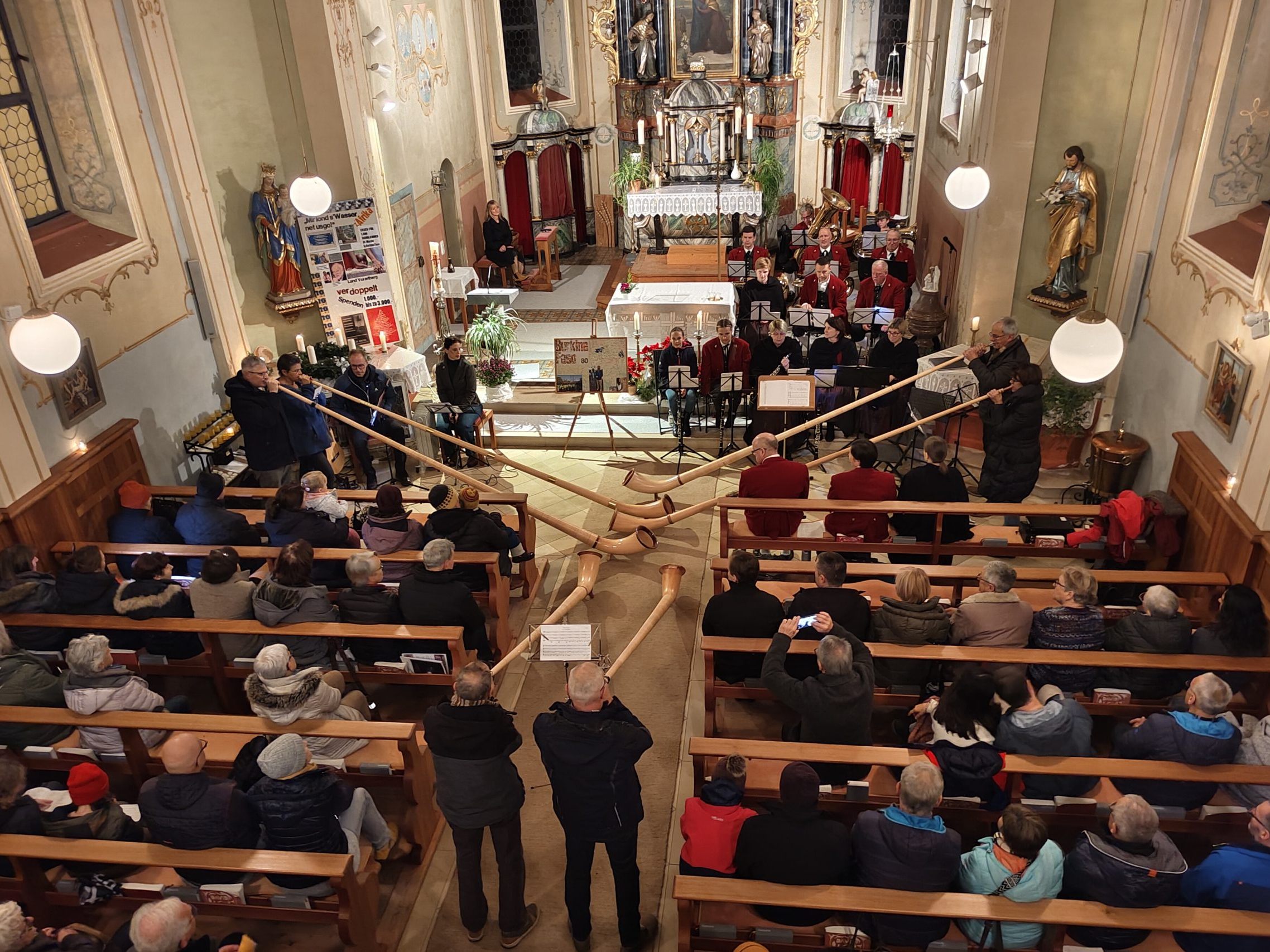 Alphornbläser und weitere musikalische Darbietungen ließen in der Gurtiser Kirche die Spendenkasse klingeln. Alphornbläser und weitere musikalische Darbietungen ließen in der Gurtiser Kirche die Spendenkasse klingeln.
