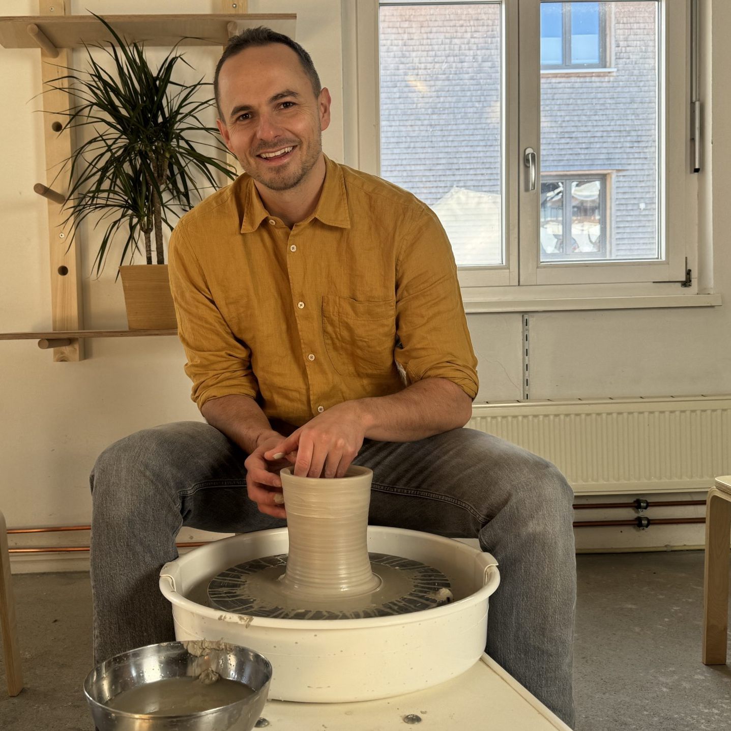 Mario Feurstein eröffnet bald ein neues Töpferstudio.