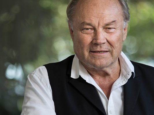 Klaus Maria Brandauer liest seinen „literarischen Querschnitt“
