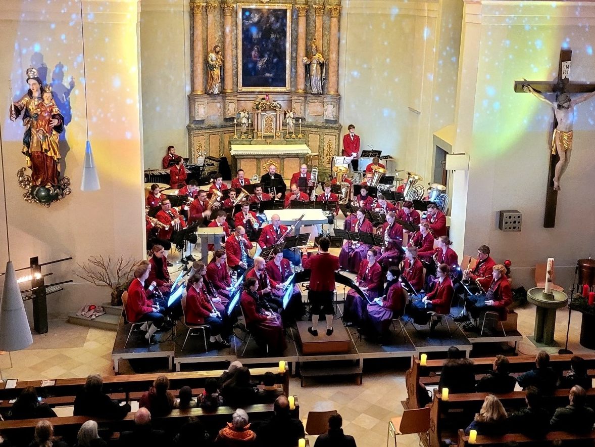 Das diesjährige „Konzert zur Adventszeit“ des Musikvereines Lochau unter dem Motto „Frieden auf Erden“ im stimmungsvollen Ambiente der Pfarrkirche war ein wunderbares vorweihnachtliches Erlebnis.