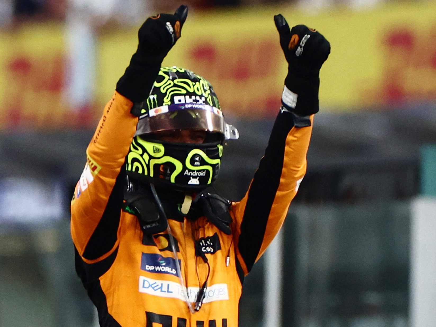 Lando Norris kann über seinen Sieg und den Konstrukteurs-Titel für McLaren jubeln. Lando Norris kann über seinen Sieg und den Konstrukteurs-Titel für McLaren jubeln.