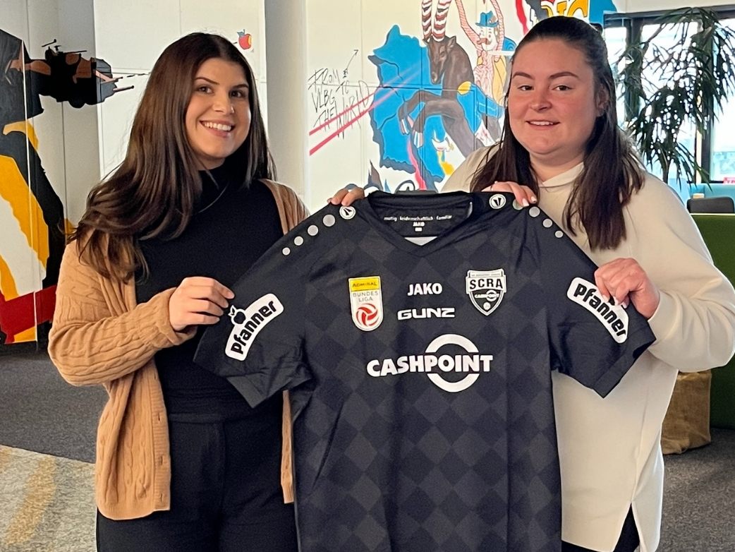 Ersteigere das Trikot von SCRA. Ersteigere das Trikot von SCRA.