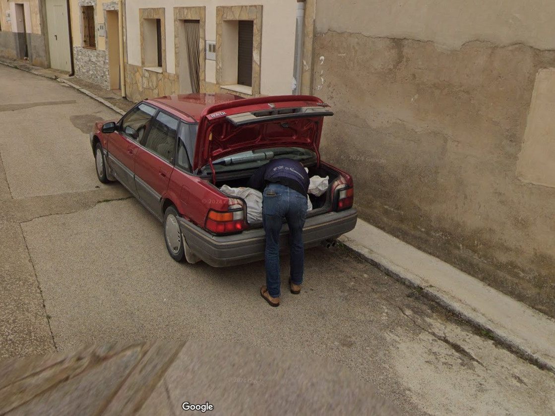 Von der Kamera entlarvt: Mordermittlungen beendet dank Street View. Von der Kamera entlarvt: Mordermittlungen beendet dank Street View.
