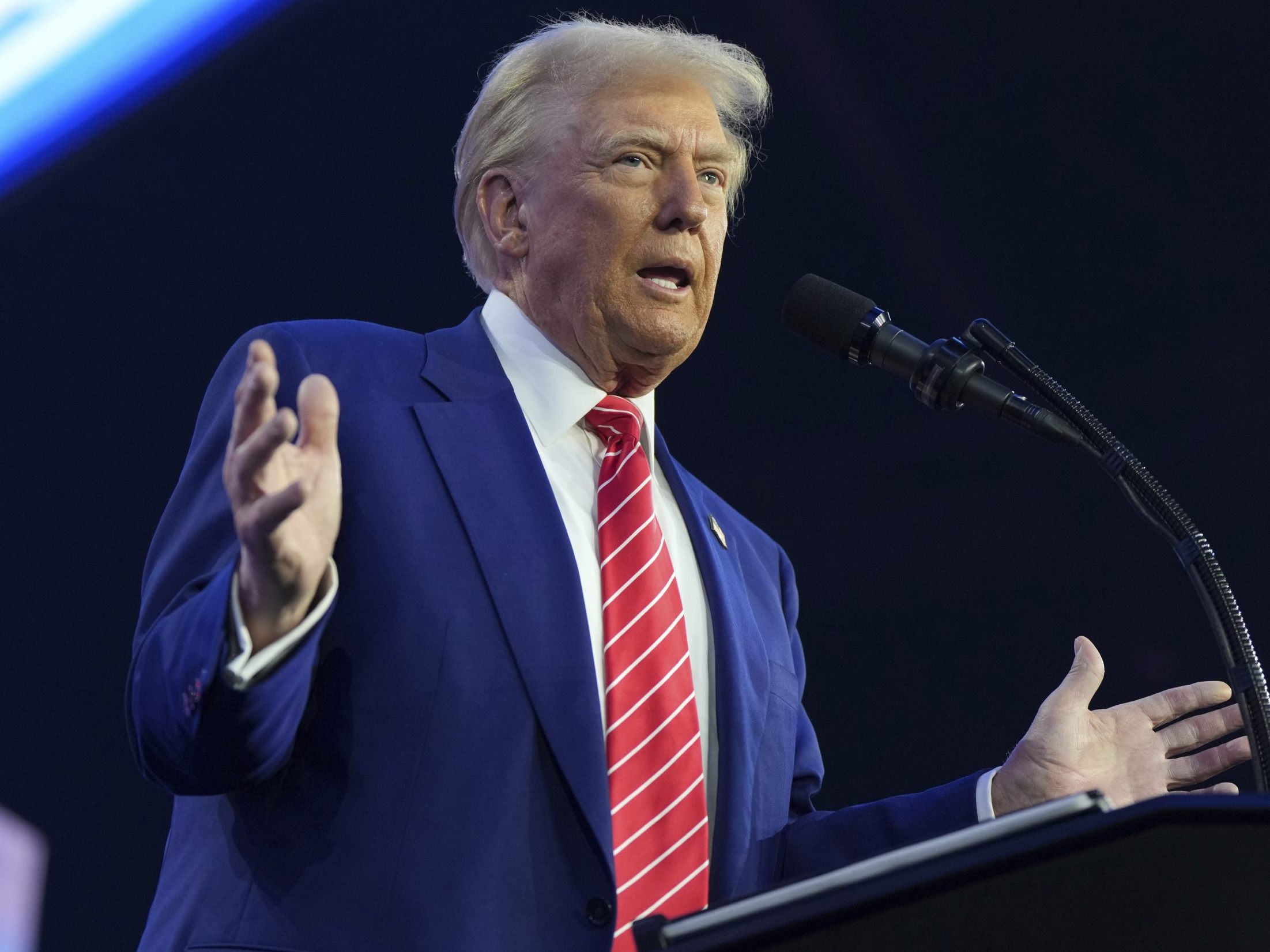 Trump während seiner Rede in Phoenix.