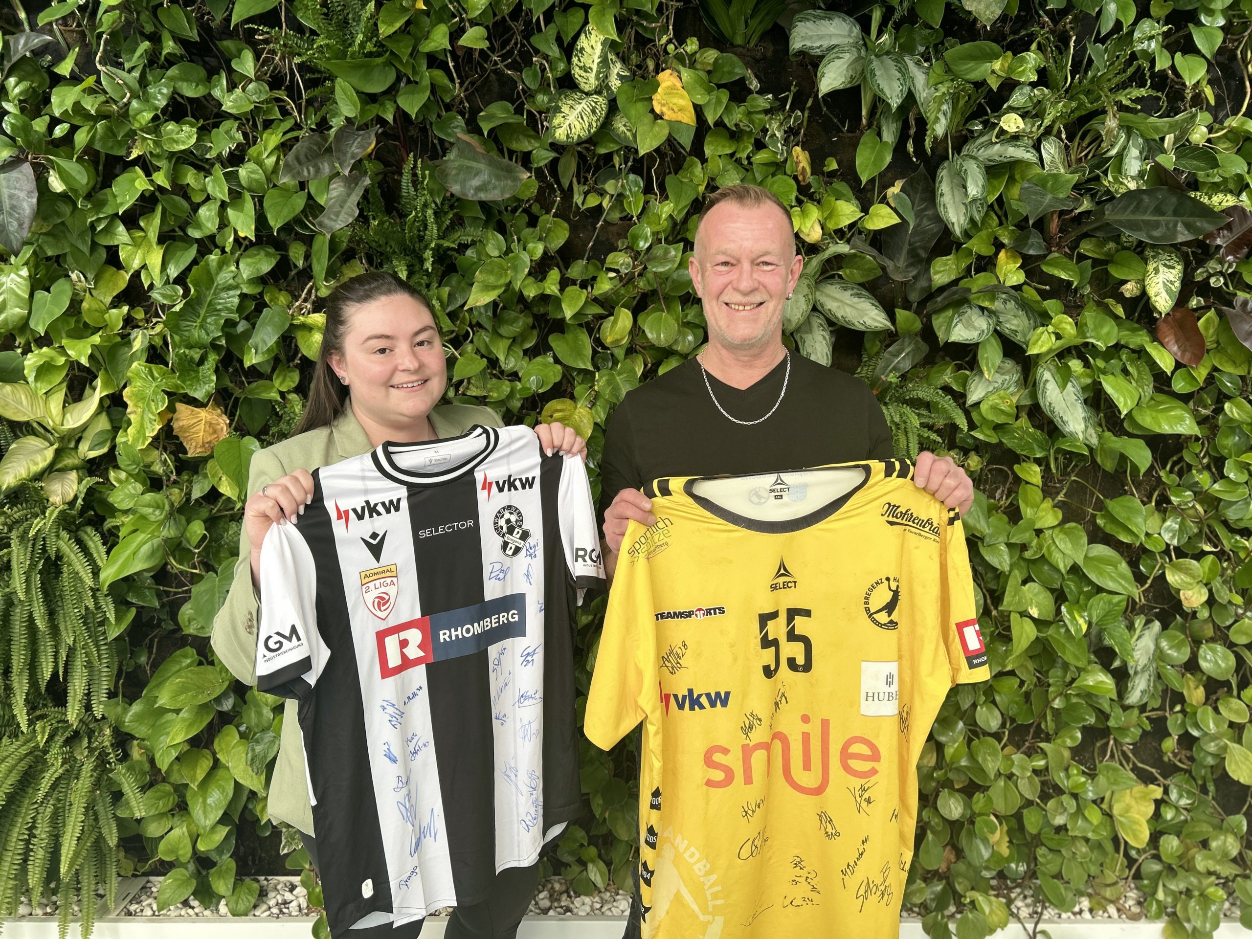 Wolfgang hat in der ersten Woche sogar zwei Trikots ersteigert.