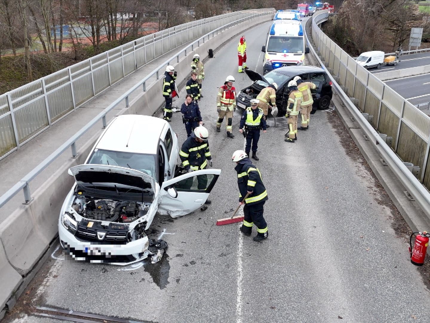 Beide Fahrzeuge erlitten Totalschaden Beide Fahrzeuge erlitten Totalschaden