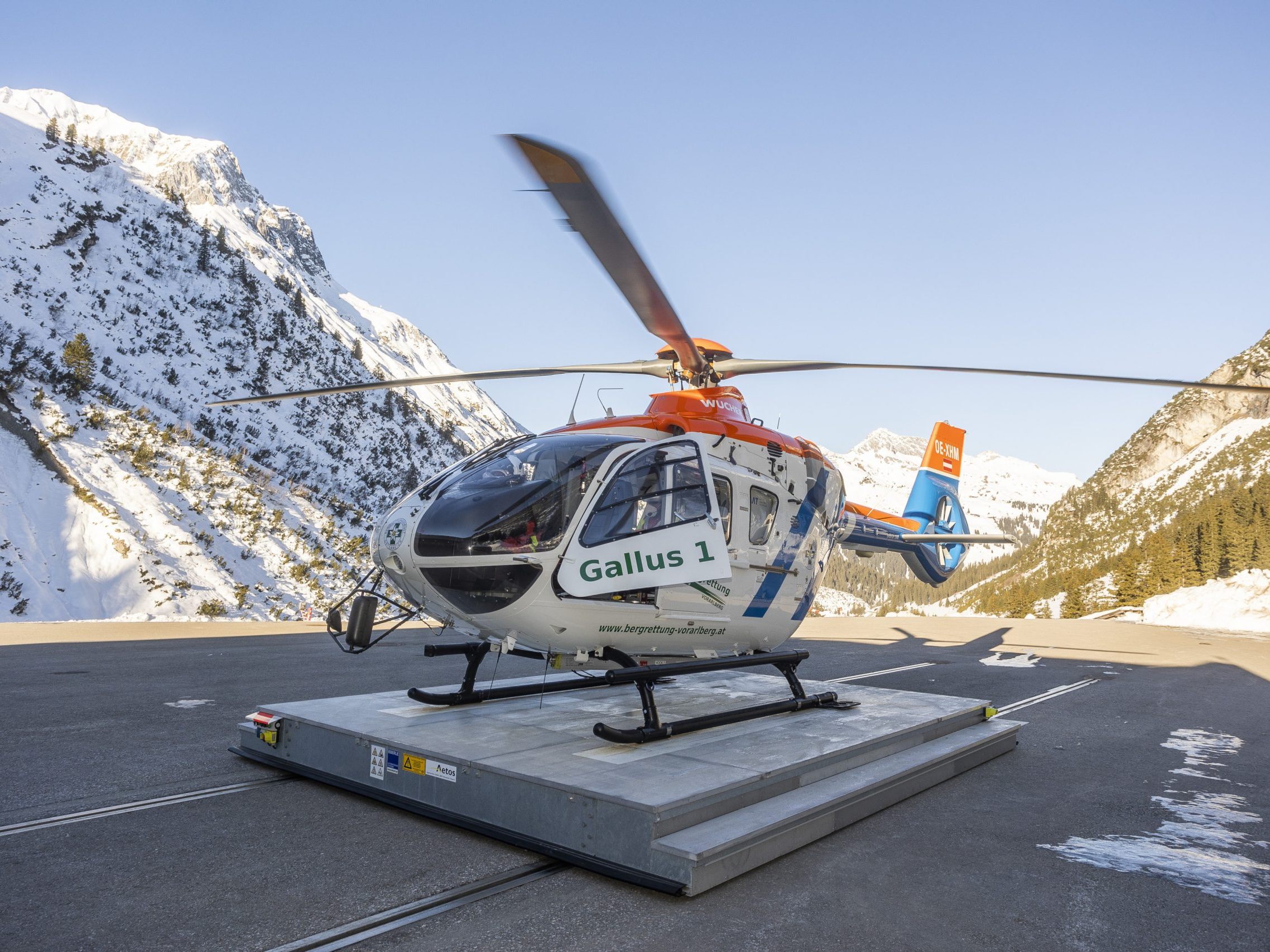 Eine Frau wurde bei einem Skiunfall schwer verletzt.