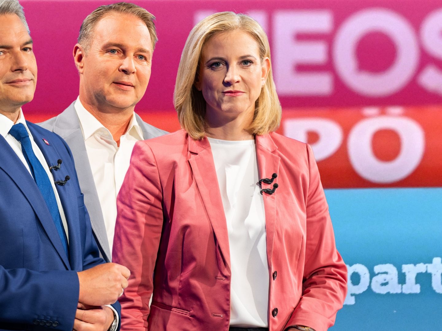 Koalitionsverhandler gehen an die Zahlen. Koalitionsverhandler gehen an die Zahlen.