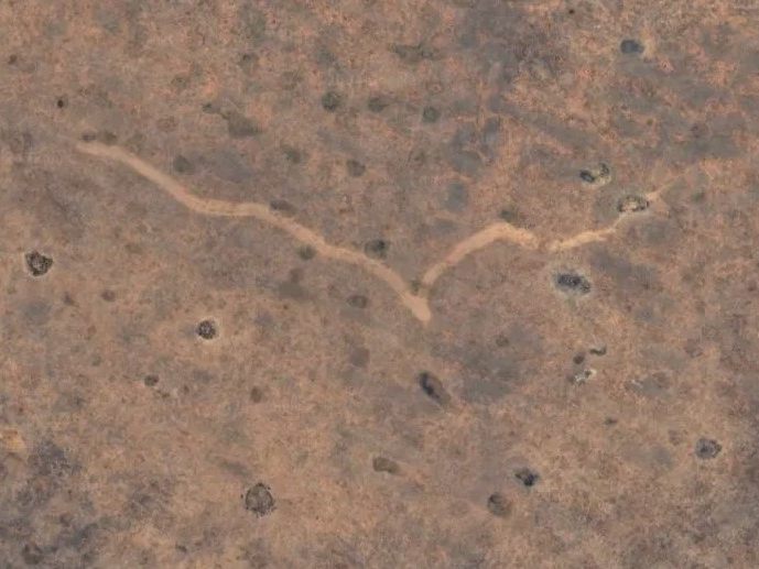 11 Kilometer lange "Narbe" auf Google Earth entdeckt. 11 Kilometer lange "Narbe" auf Google Earth entdeckt.