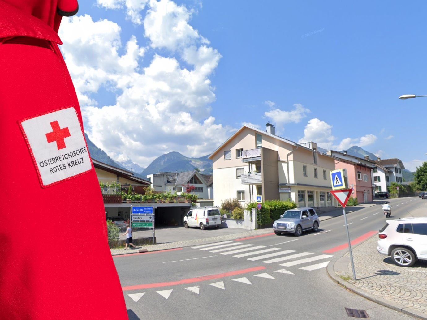 Unfall zwischen Pkw und E-Scooter (Symbolbild)