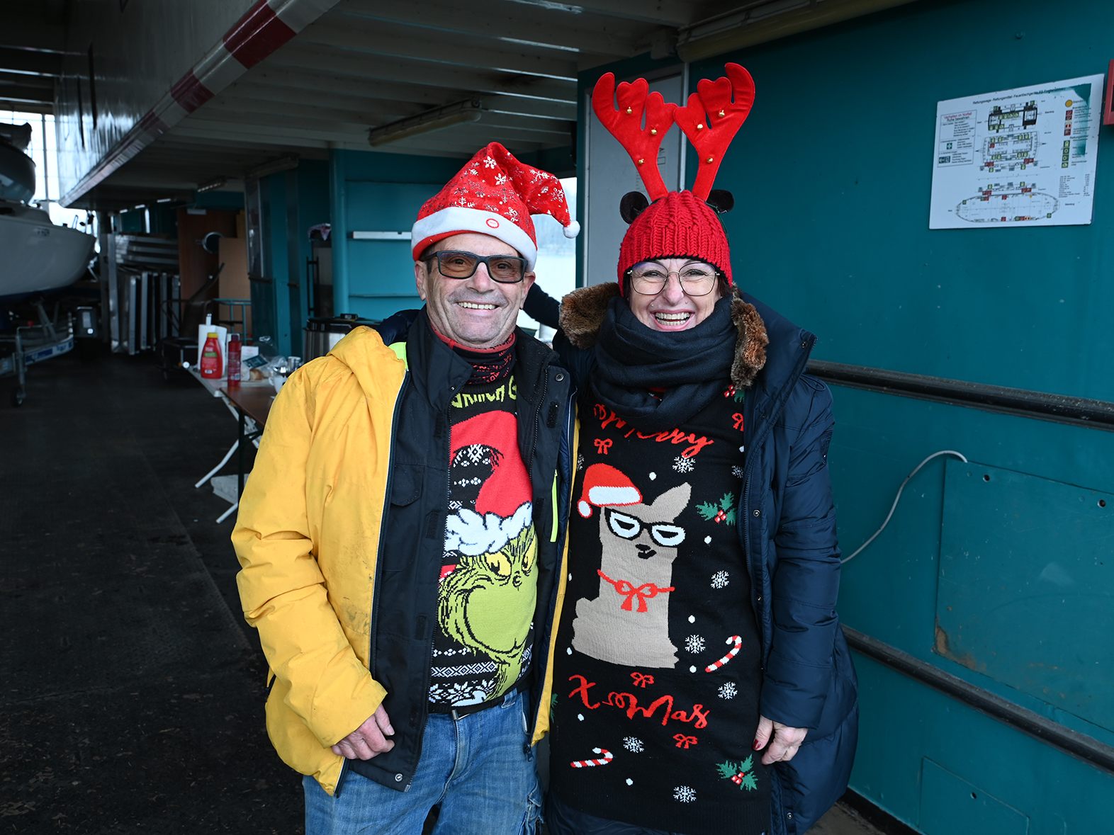 Uwe Biatel und Marion Thaler im Weihnachtspulli.