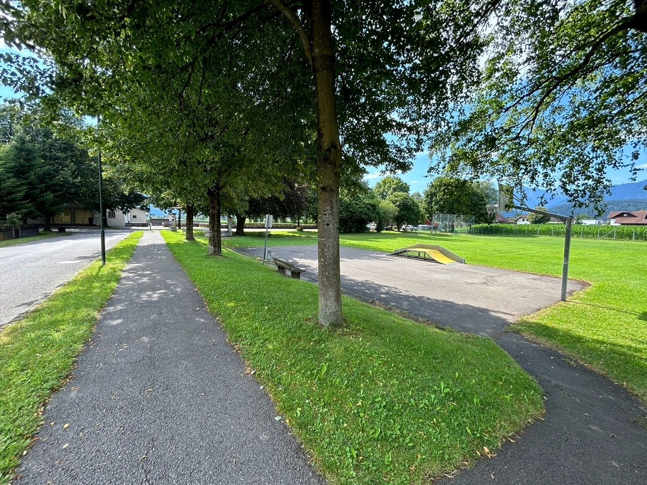 Im Bereich rund um die Kirchstraße in Brederis soll  ein Generationenplatz entstehen.
