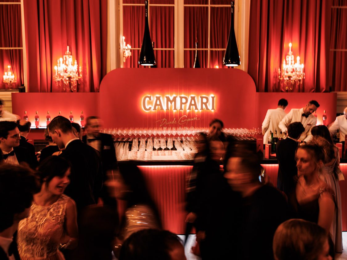 Gewinnt 2 Ballkarten für den Wiener Kaffeesiederball mit Campari (enjoy Campari responsibly).