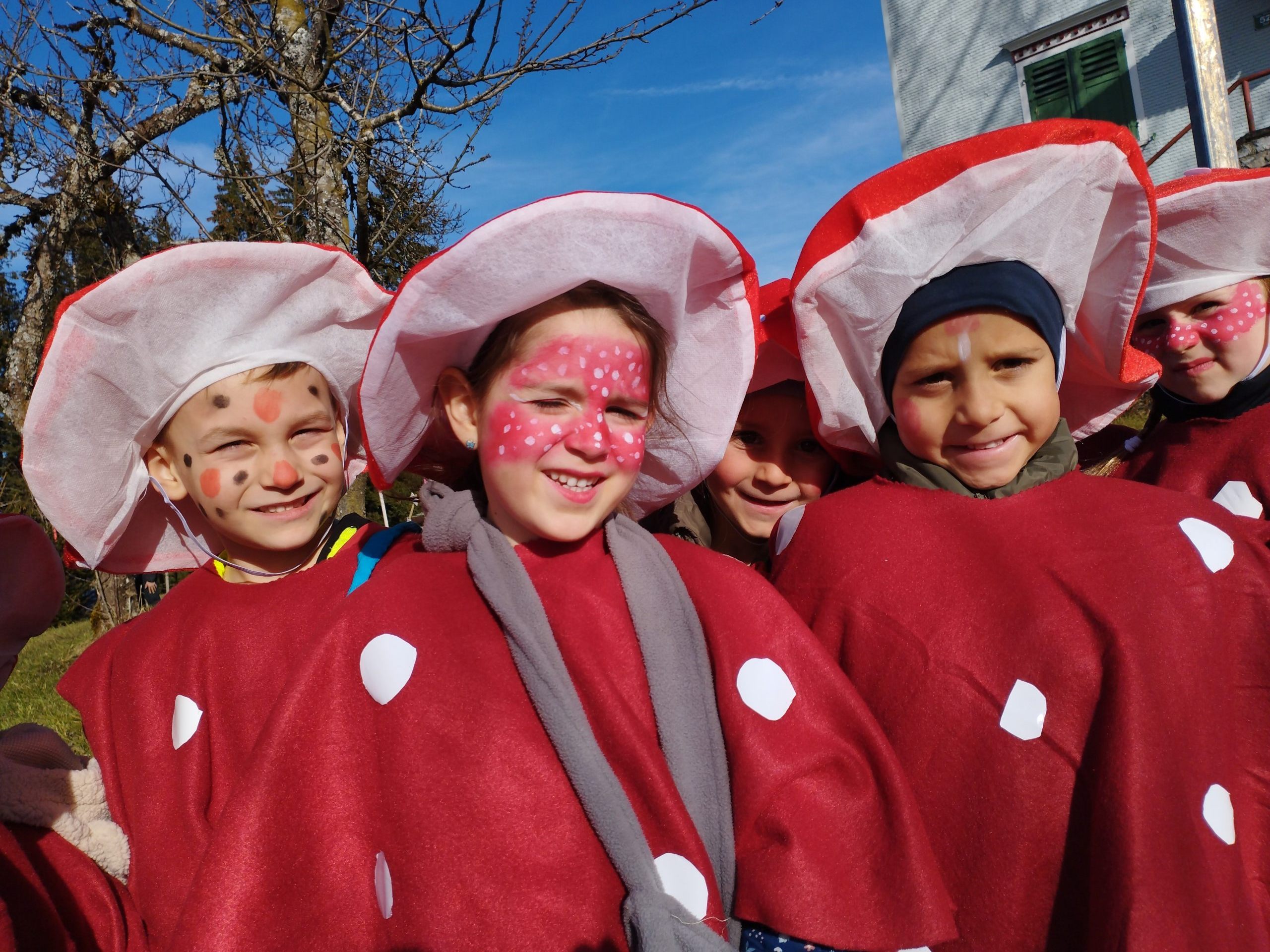 Die Kindergartenkinder waren als Pilze unterwegs.