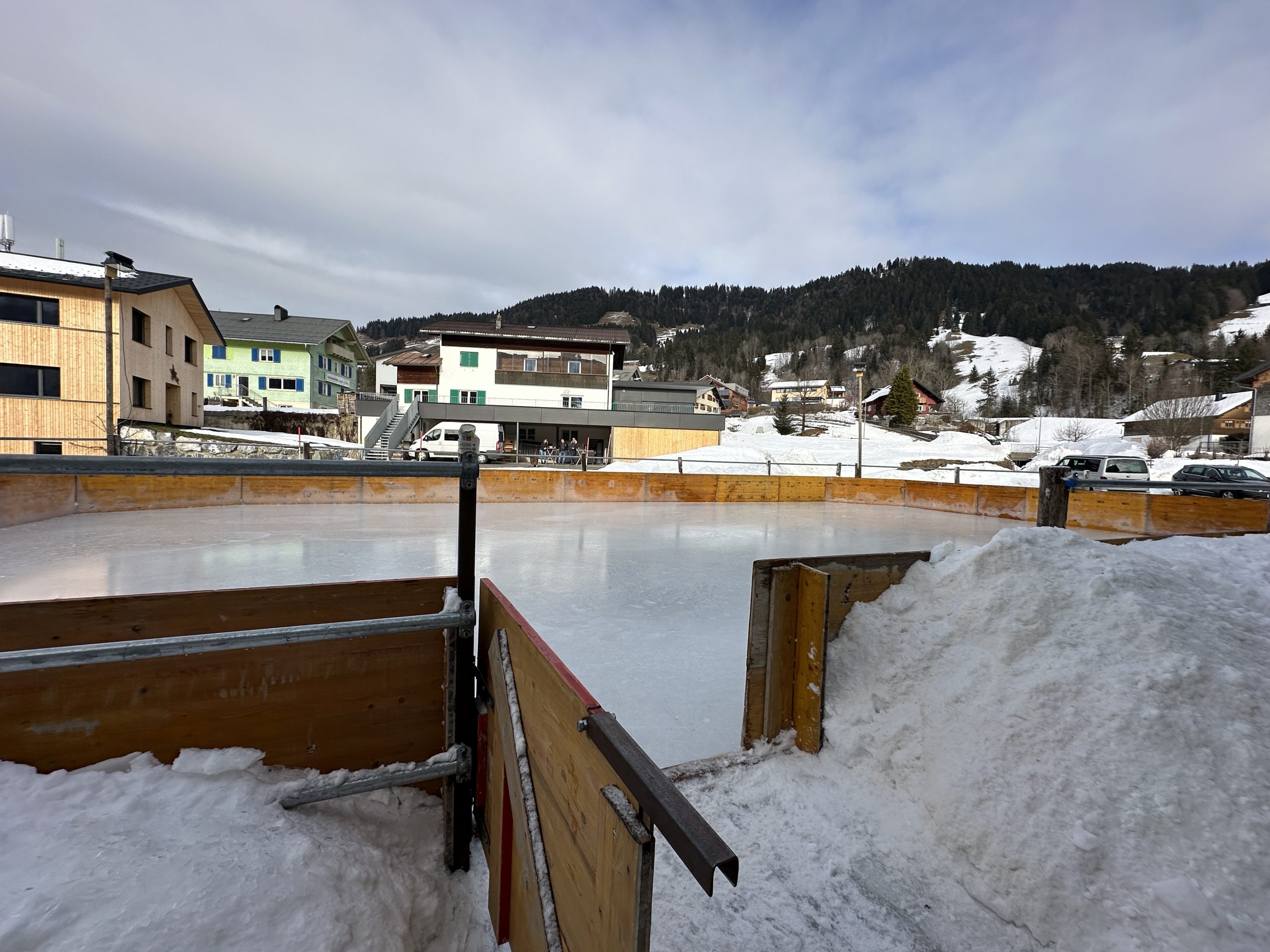 Der Eislaufplatz in Sibratsgfäll kann sich sehen lassen. Der Eislaufplatz in Sibratsgfäll kann sich sehen lassen.