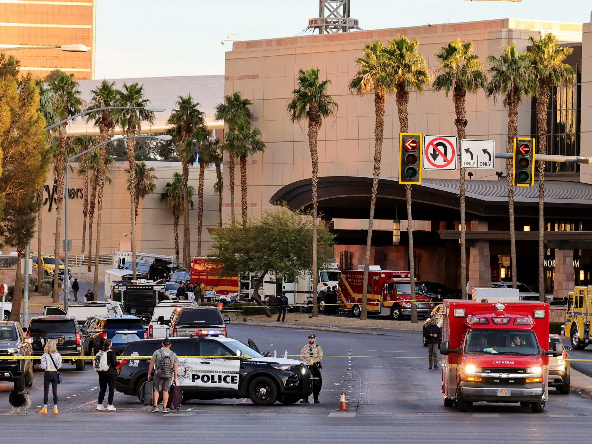 Bei der Detonation eines Cybertrucks in Las Vegas wurden mehrere Menschen getötet. Bei der Detonation eines Cybertrucks in Las Vegas wurden mehrere Menschen getötet.