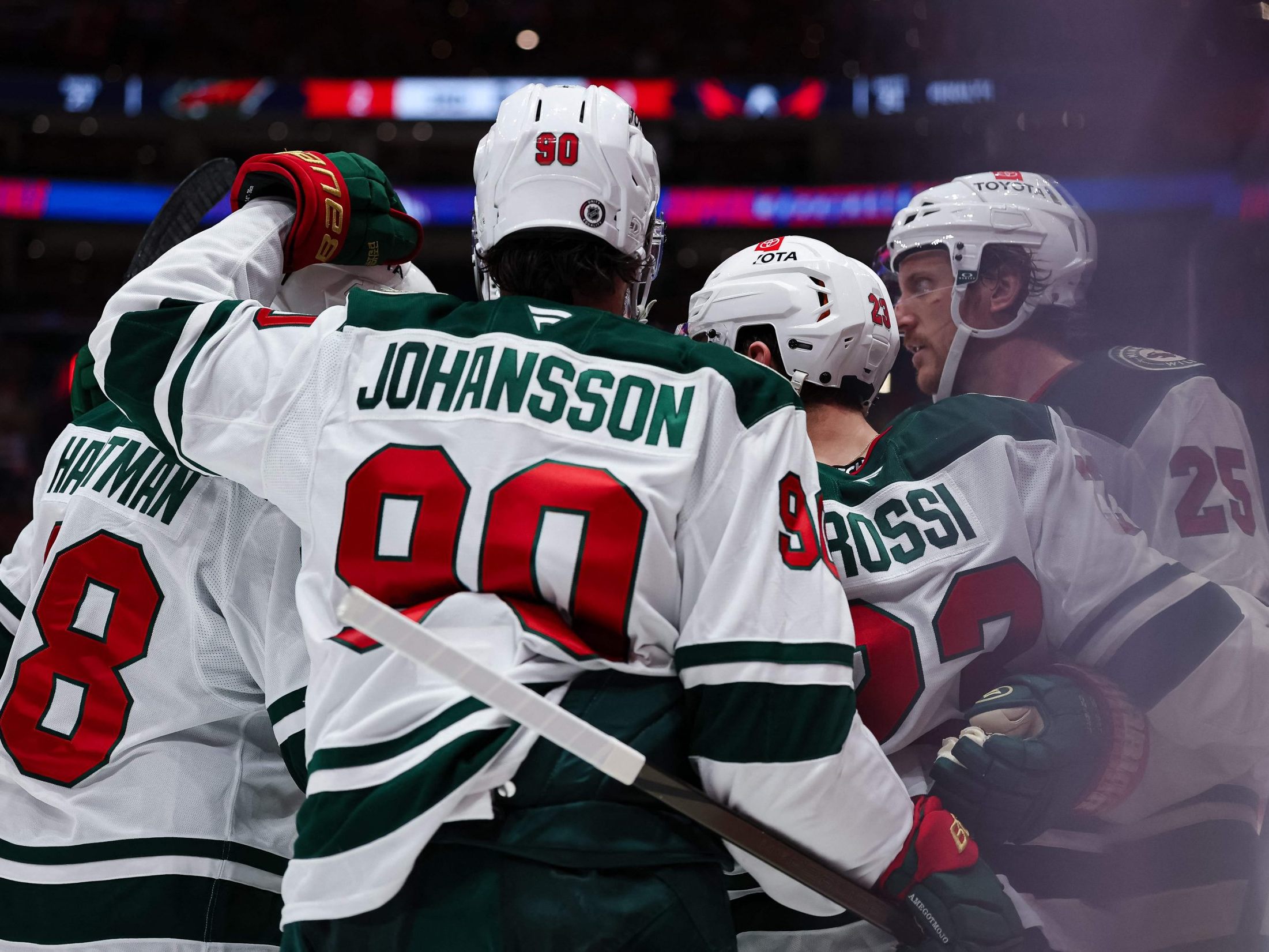 Marco Rossi mit einer brillianten Leistung beim Sieg seiner Minnesota Wild gegen die Carolina Hurricanes.