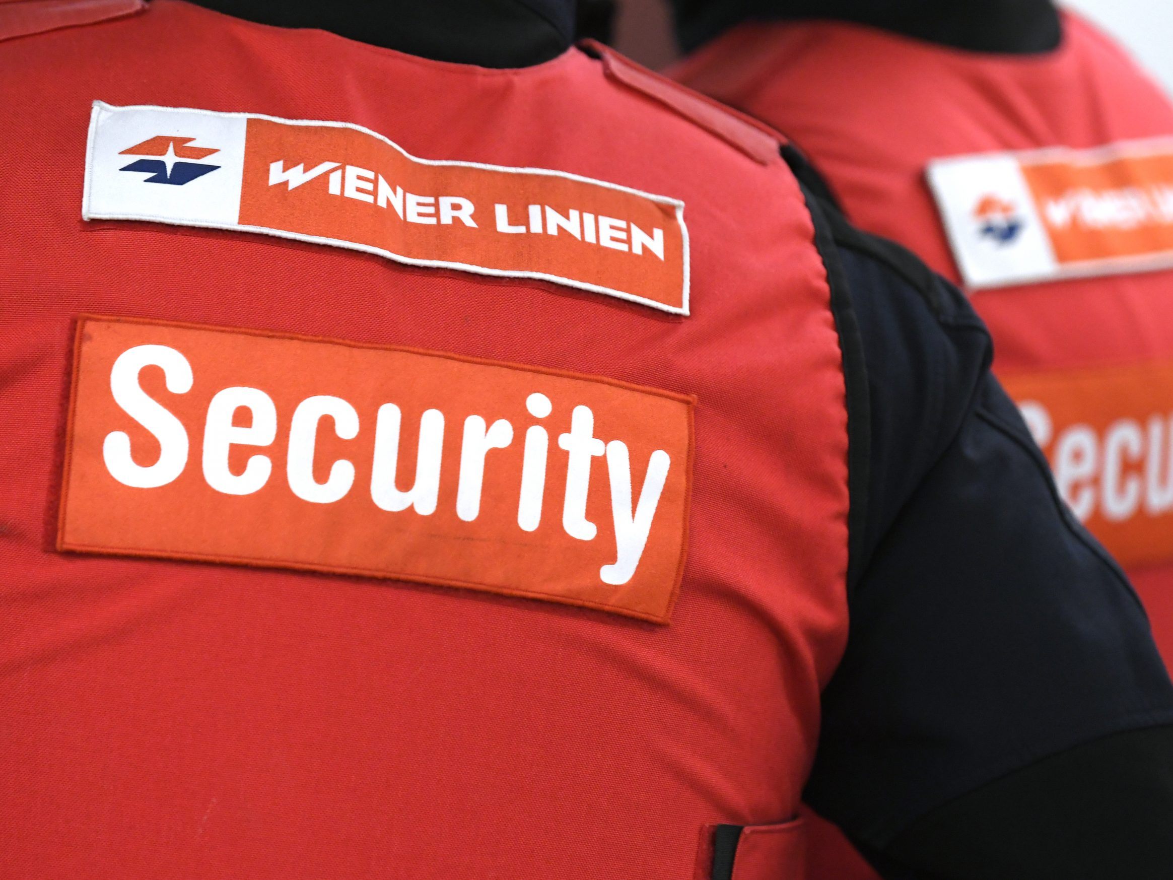 Zwei Security der Wiener Linien wurden bei dem Einsatz verletzt.