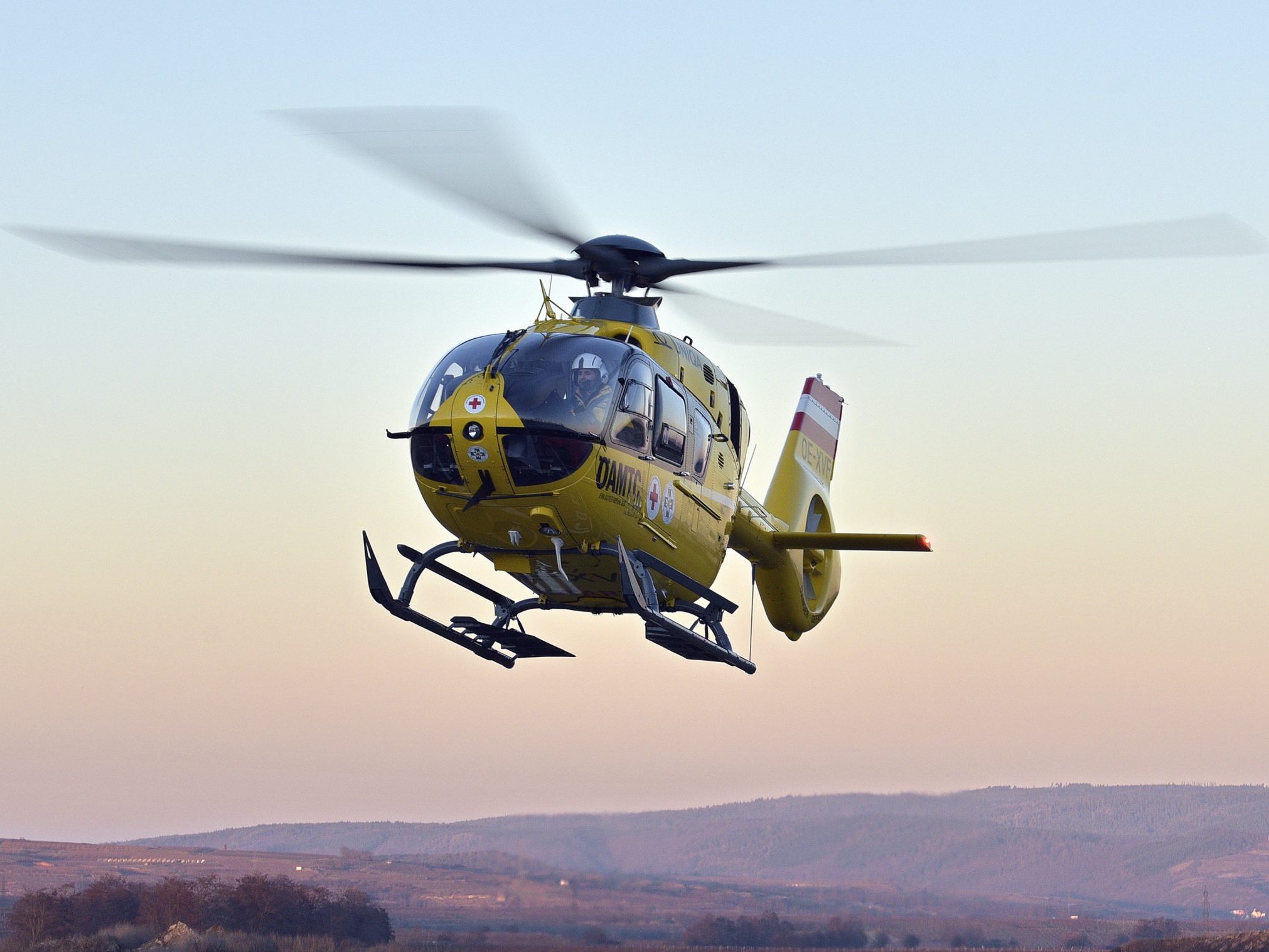 Der Bub wurde mit dem Notarzthubschrauber ins Krankenhaus geflogen. Der Bub wurde mit dem Notarzthubschrauber ins Krankenhaus geflogen.