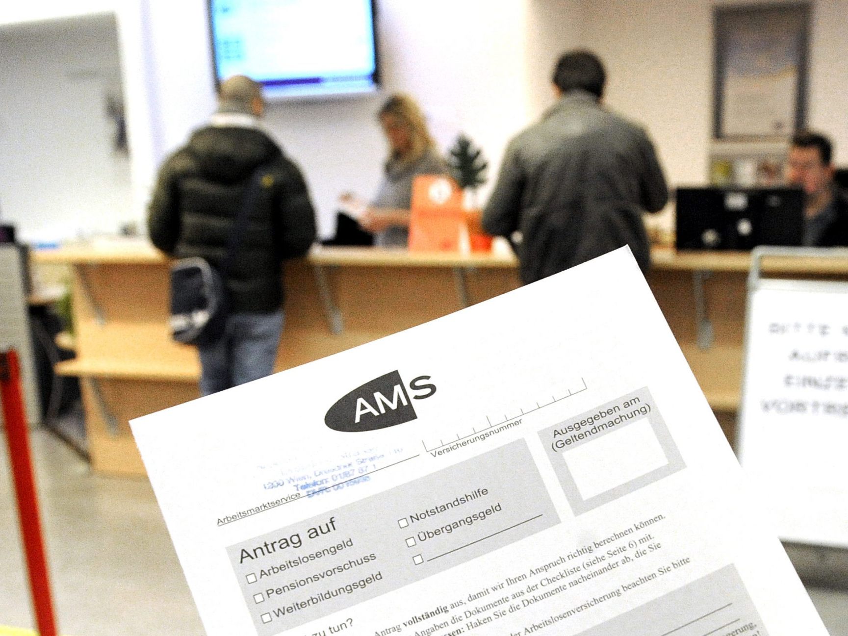 Das AMS begründet den Zuwachs mit erhöhter Arbeitslosigkeit.