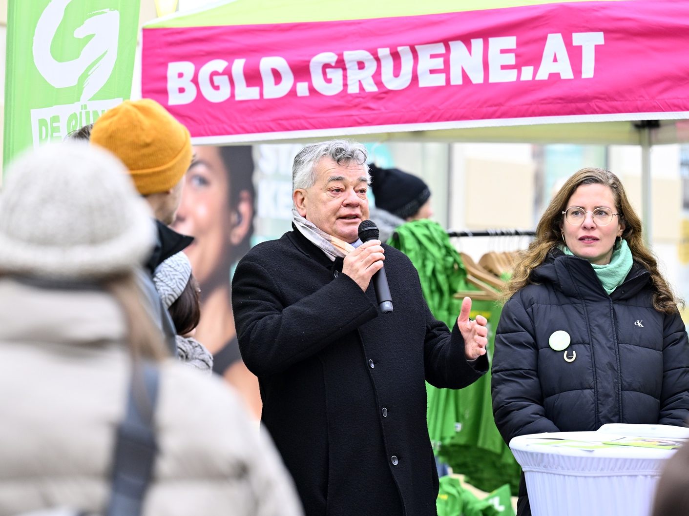 Im Vorfeld der Landtagswahl war Grünen-Bundessprecher Werner Kogler (links) im Burgenland zu sehen. Im Vorfeld der Landtagswahl war Grünen-Bundessprecher Werner Kogler (links) im Burgenland zu sehen.