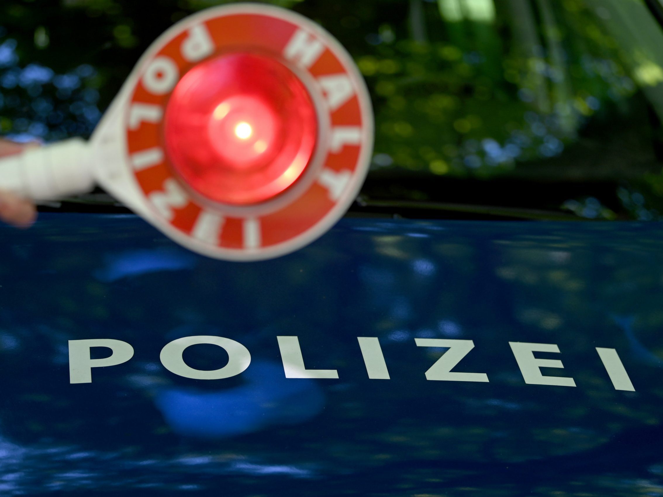 Dem Mann wurde der Führerschein abgenommen. Dem Mann wurde der Führerschein abgenommen.