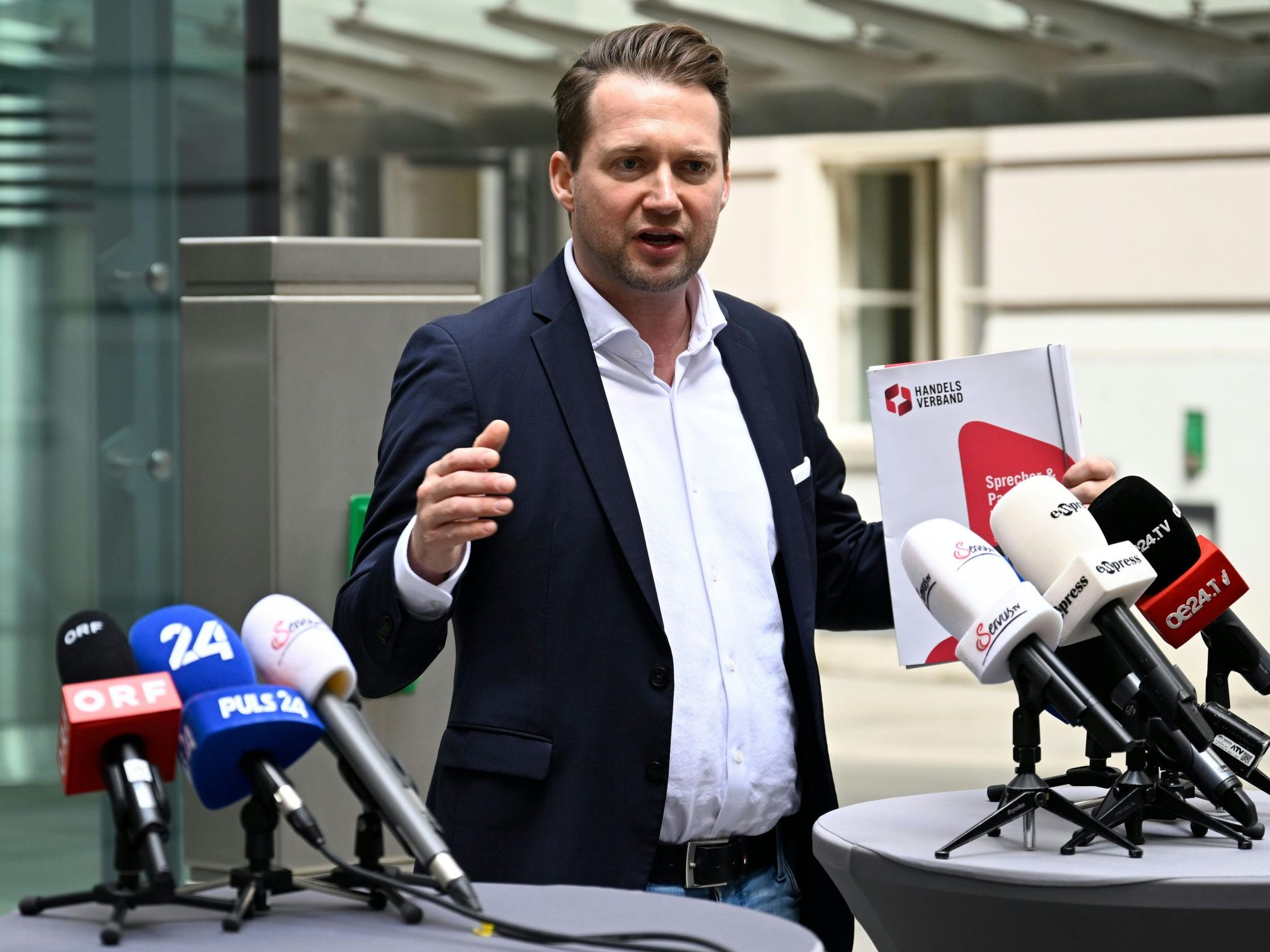 Handelsverband-Geschäftsführer Rainer Will erwartet wieder ein kleines Plus. Handelsverband-Geschäftsführer Rainer Will erwartet wieder ein kleines Plus.