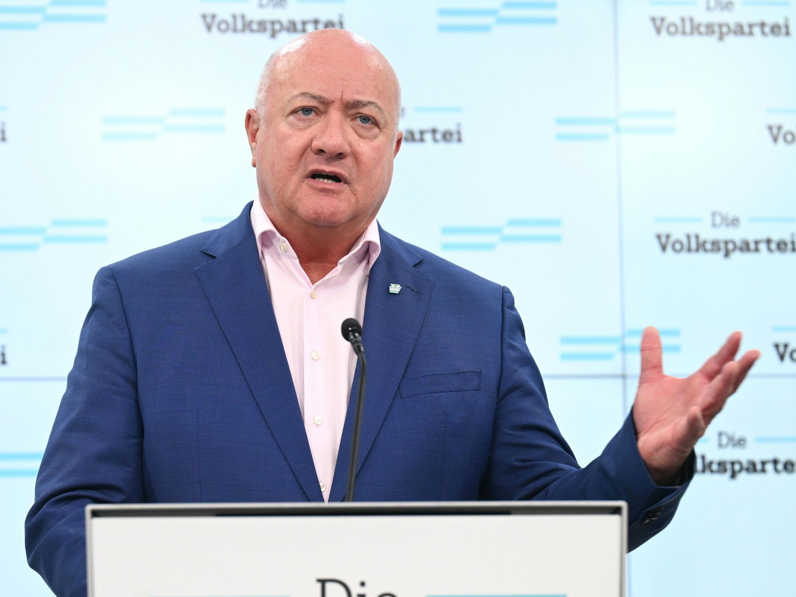 Der geschäftsführende ÖVP-Obmann Christian Stocker tritt am Mittwoch vor die Medien. Den Live-Stream dazu gibt es ab 14.00 Uhr bei VIENNA.at.