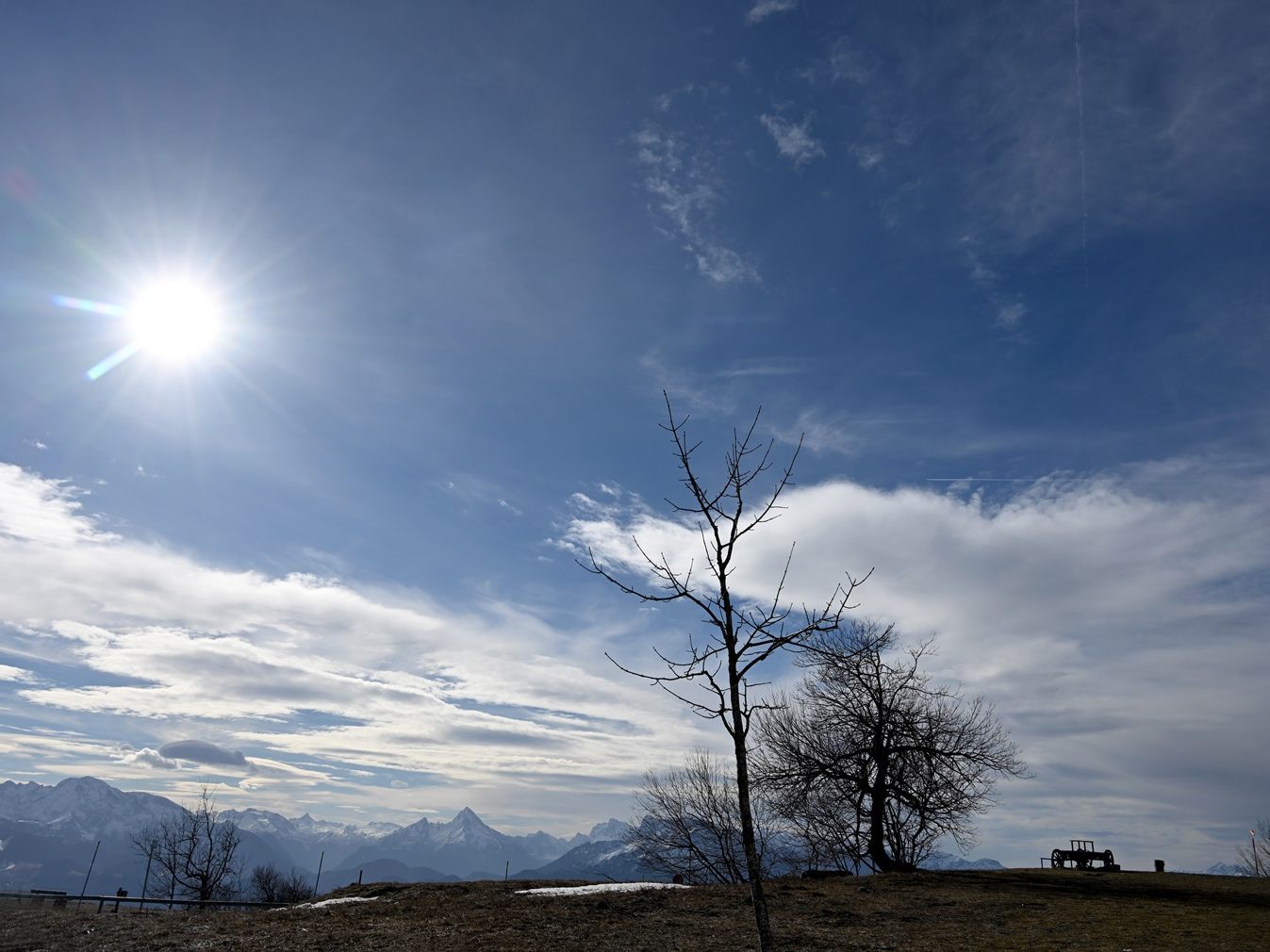 Im Bild zu sehen: Sonne und Wolken.