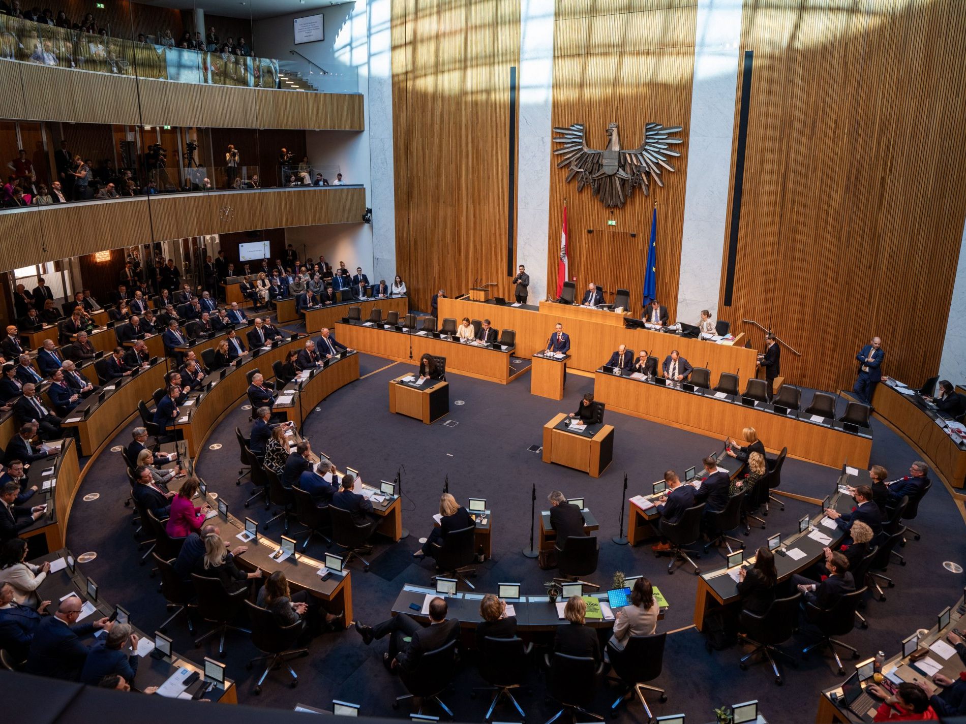 Hat 2025 für Österreich neben gescheiterten Koalitionsverhandlungen auch Neuwahlen im Gepäck? Hat 2025 für Österreich neben gescheiterten Koalitionsverhandlungen auch Neuwahlen im Gepäck?