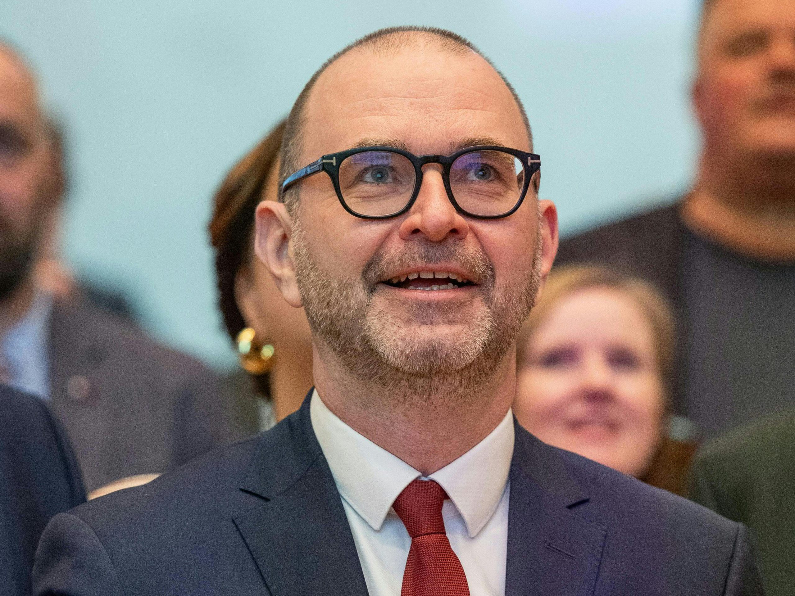 Dietmar Prammer liegt laut den Hochrechnungen weit vor seinem Kontrahenten.