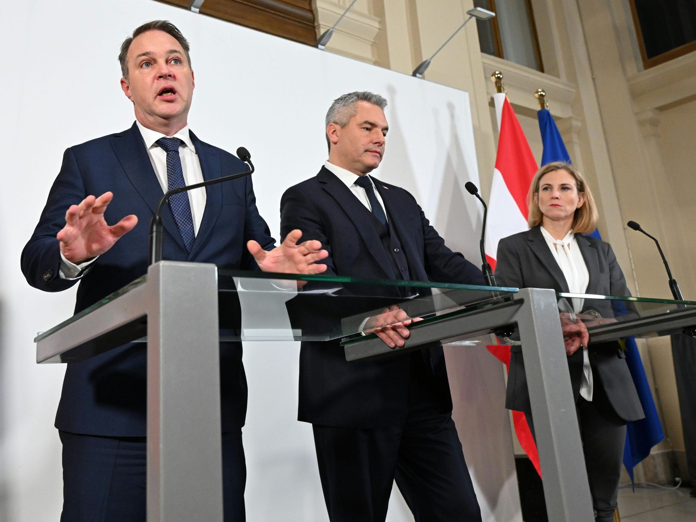 94 Tage sind seit dem Wahltag vergangen und noch immer gibt es keine Einigung. 94 Tage sind seit dem Wahltag vergangen und noch immer gibt es keine Einigung.