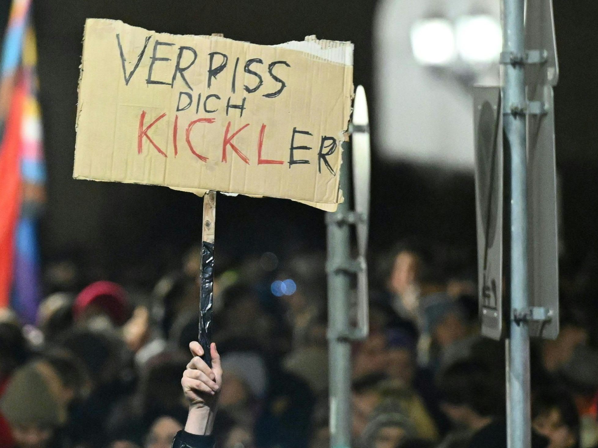 Die Proteste gegen Blau-Schwarz gehen weiter. Die Proteste gegen Blau-Schwarz gehen weiter.