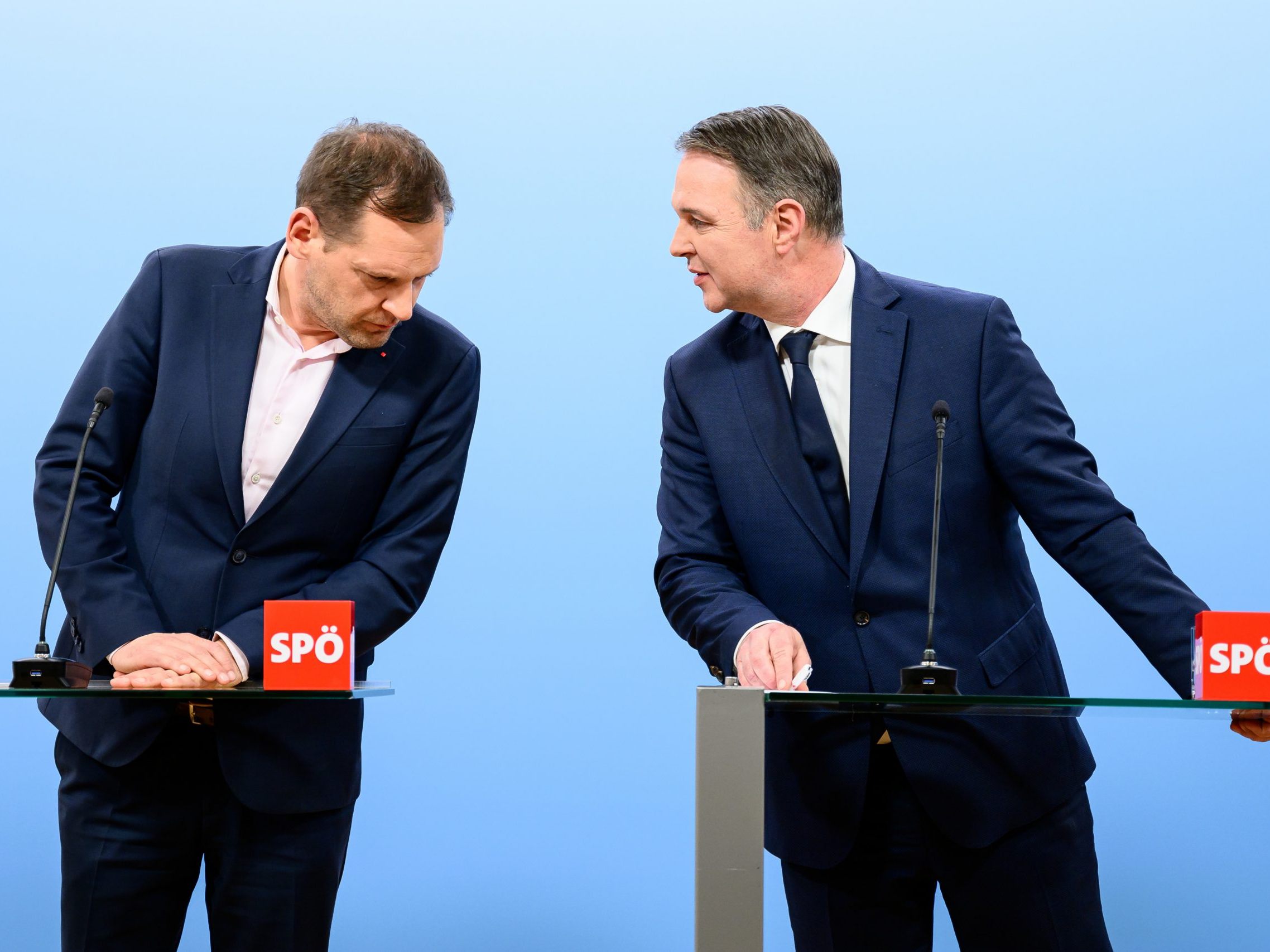 Kucher und Babler werden bei der Pressekonferenz nach den gescheiterten Koalitionsverhandlungen von ÖVP und SPÖ auftreten. Den Live-Stream gibt es auf VIENNA.at.