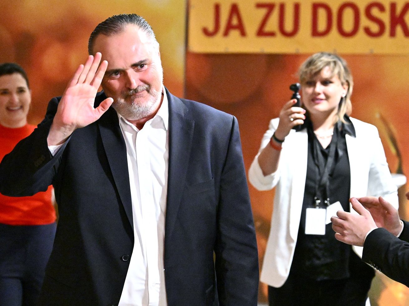 Die SPÖ kommt im amtlichen Endergebnis der Burgenland-Wahl auf etwas über 46 Prozent. Die SPÖ kommt im amtlichen Endergebnis der Burgenland-Wahl auf etwas über 46 Prozent.