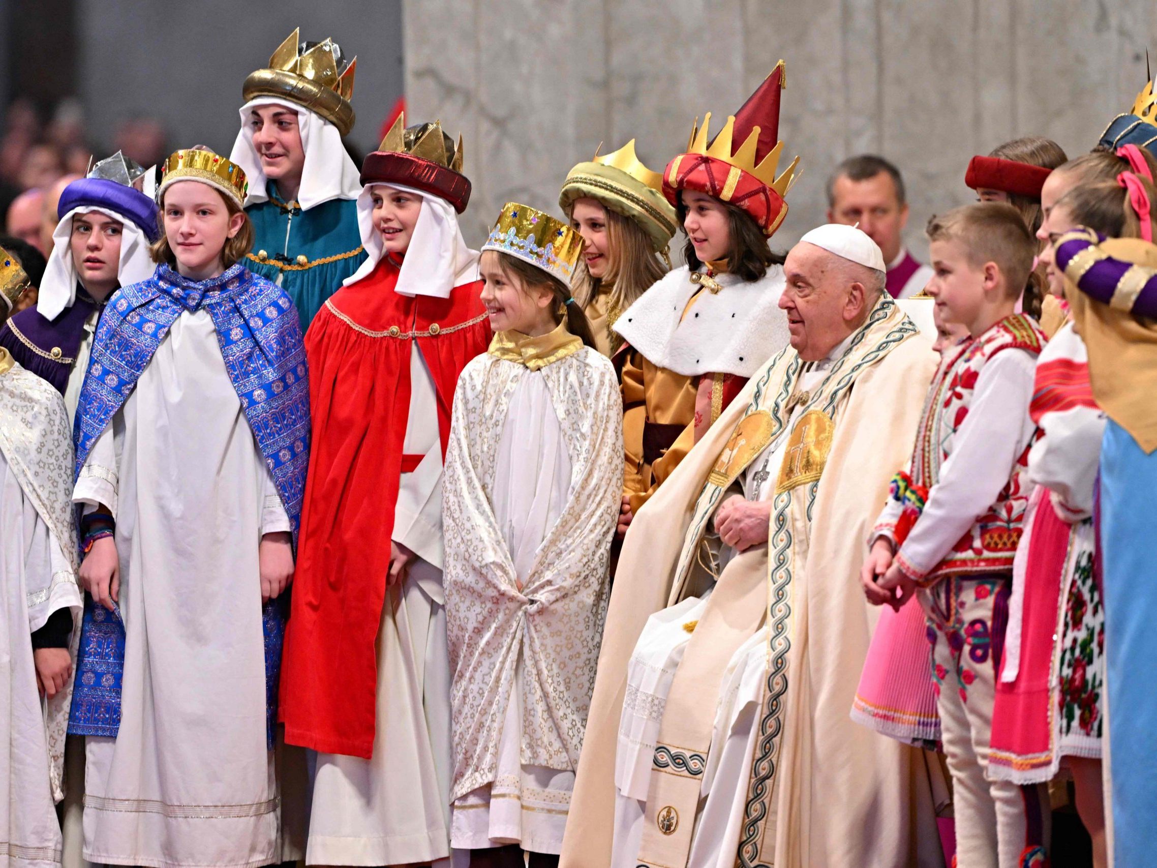 Auch vier Sternsinger-Kinder aus Vorarlberg nahmen am Neujahrsgottesdienst mit Papst Franziskus teil.