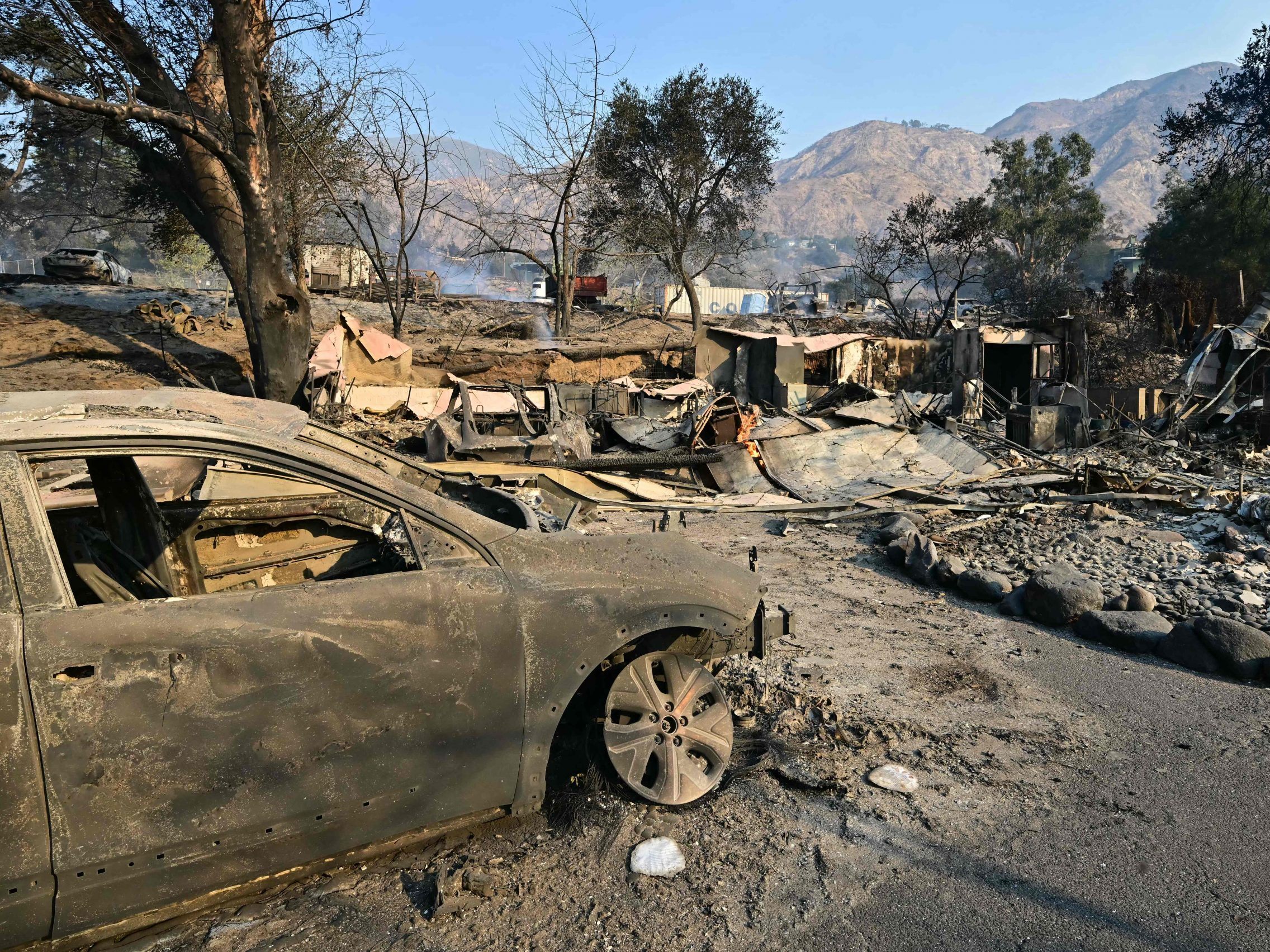 Zerstörung nach Feuer-Inferno in Kalifornien. Zerstörung nach Feuer-Inferno in Kalifornien.