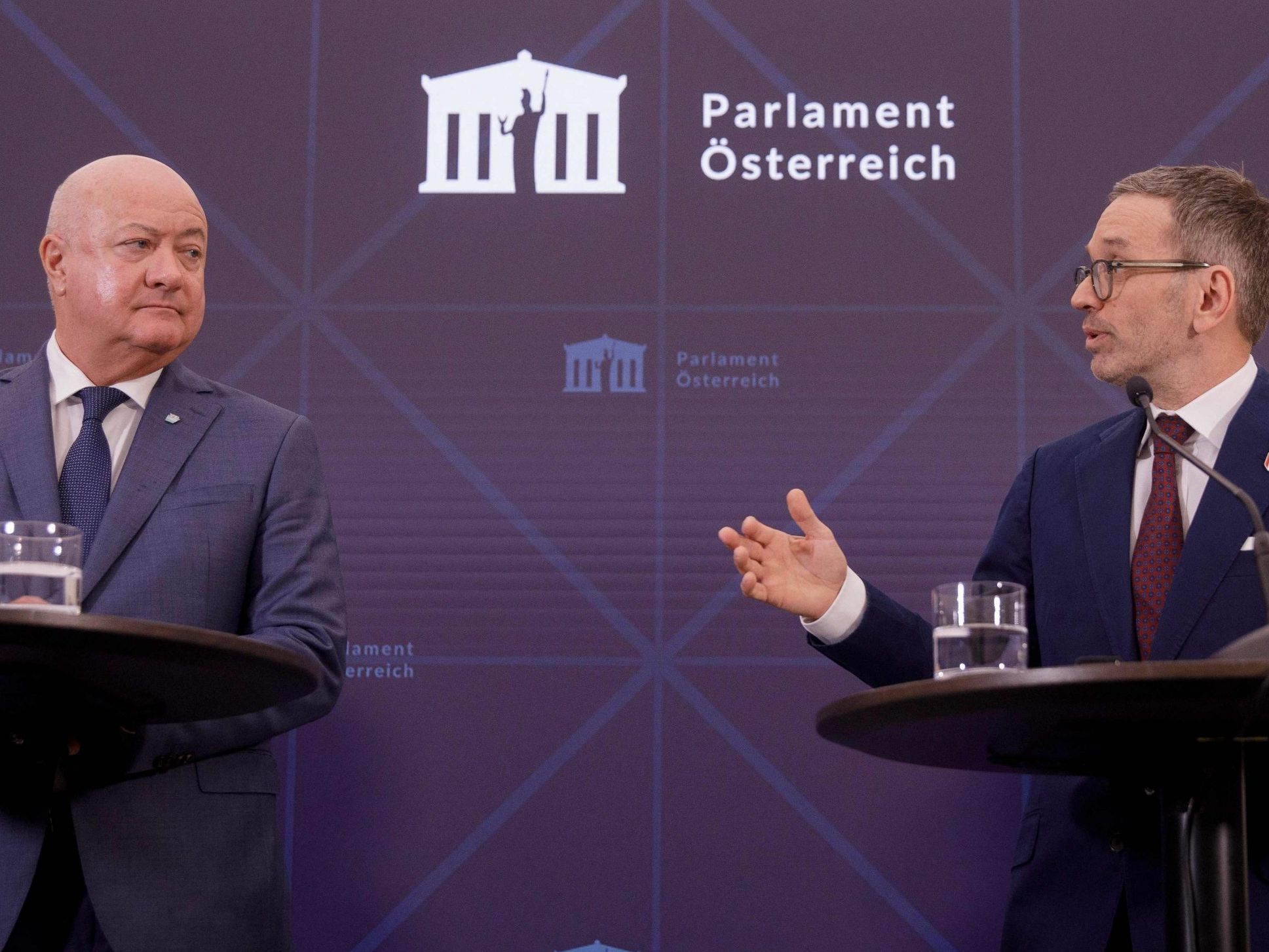 Steht jetzt auch blau/schwarz vor einer ungewissen Zukunft? Steht jetzt auch blau/schwarz vor einer ungewissen Zukunft?