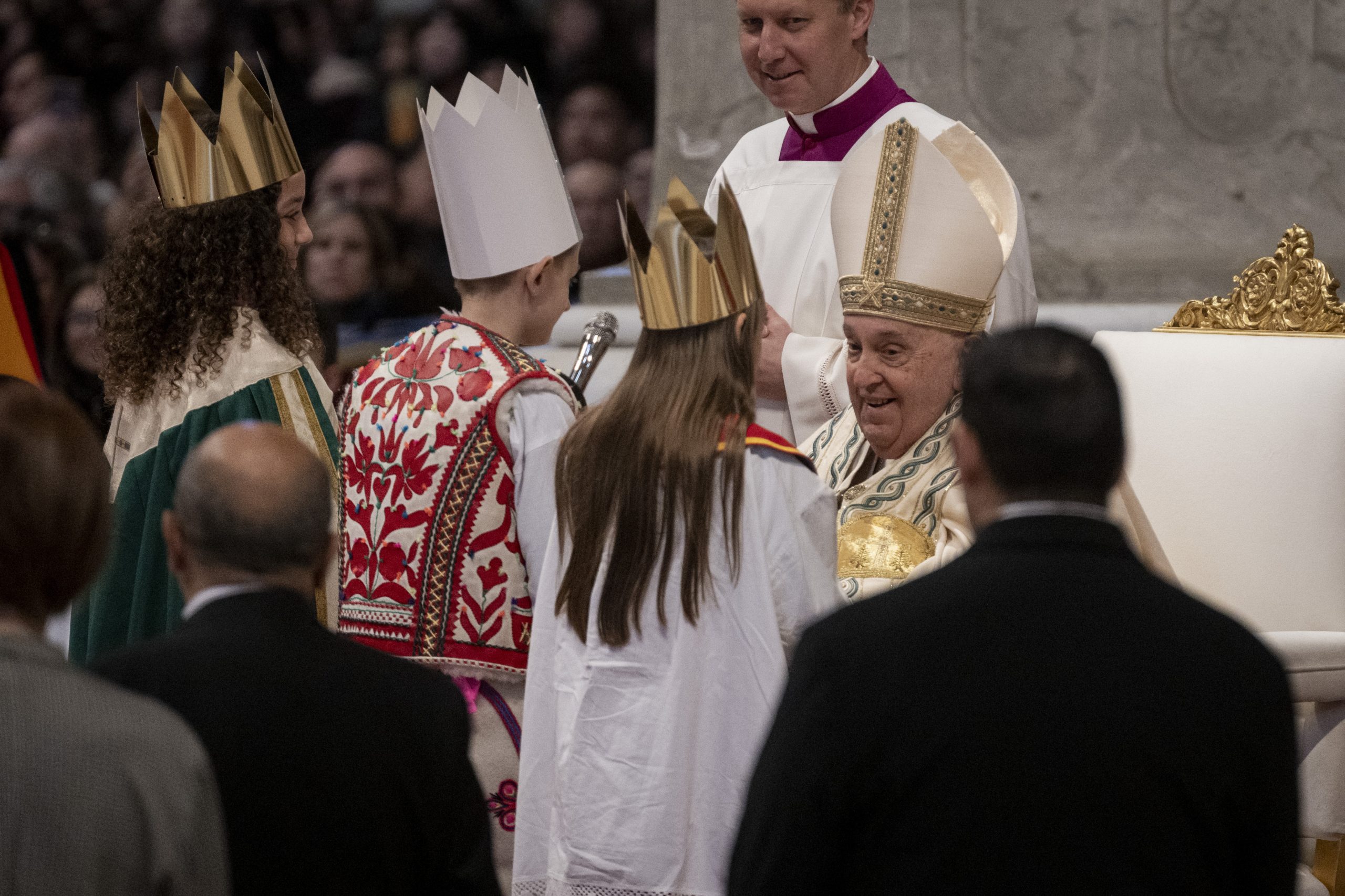 Sternsinger beim Neujahrsgottesdienst mit Papst Franziskus Sternsinger beim Neujahrsgottesdienst mit Papst Franziskus